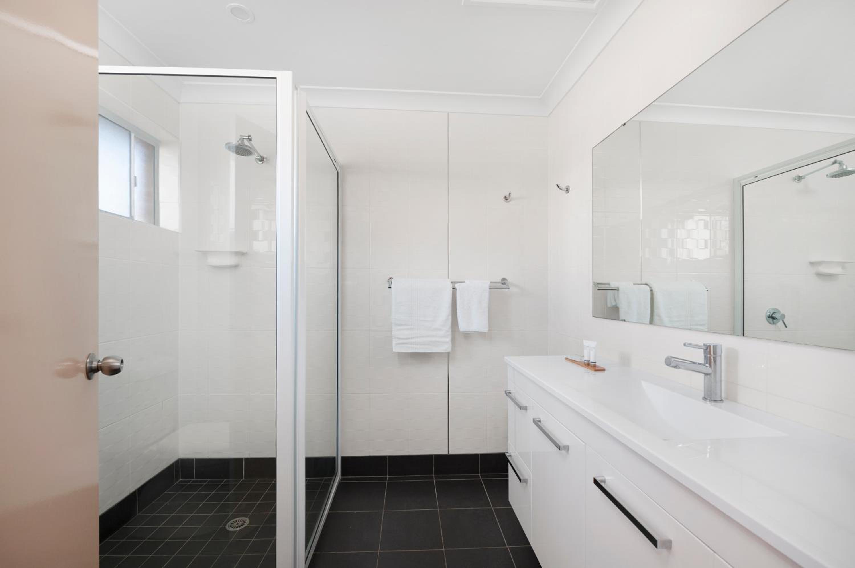 King Room with Spa Bath - Photo 11
