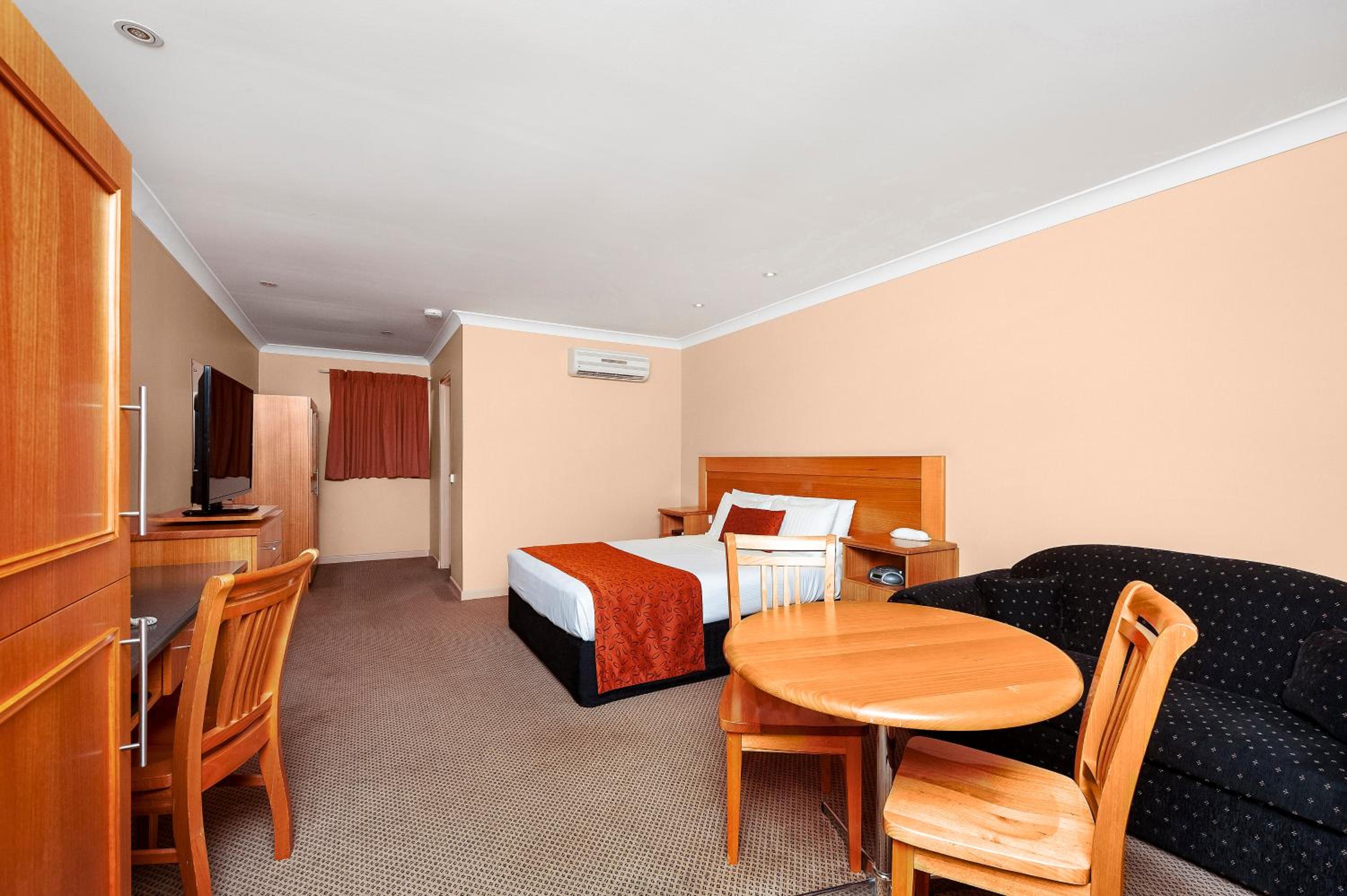 Executive Queen Room - Photo 8