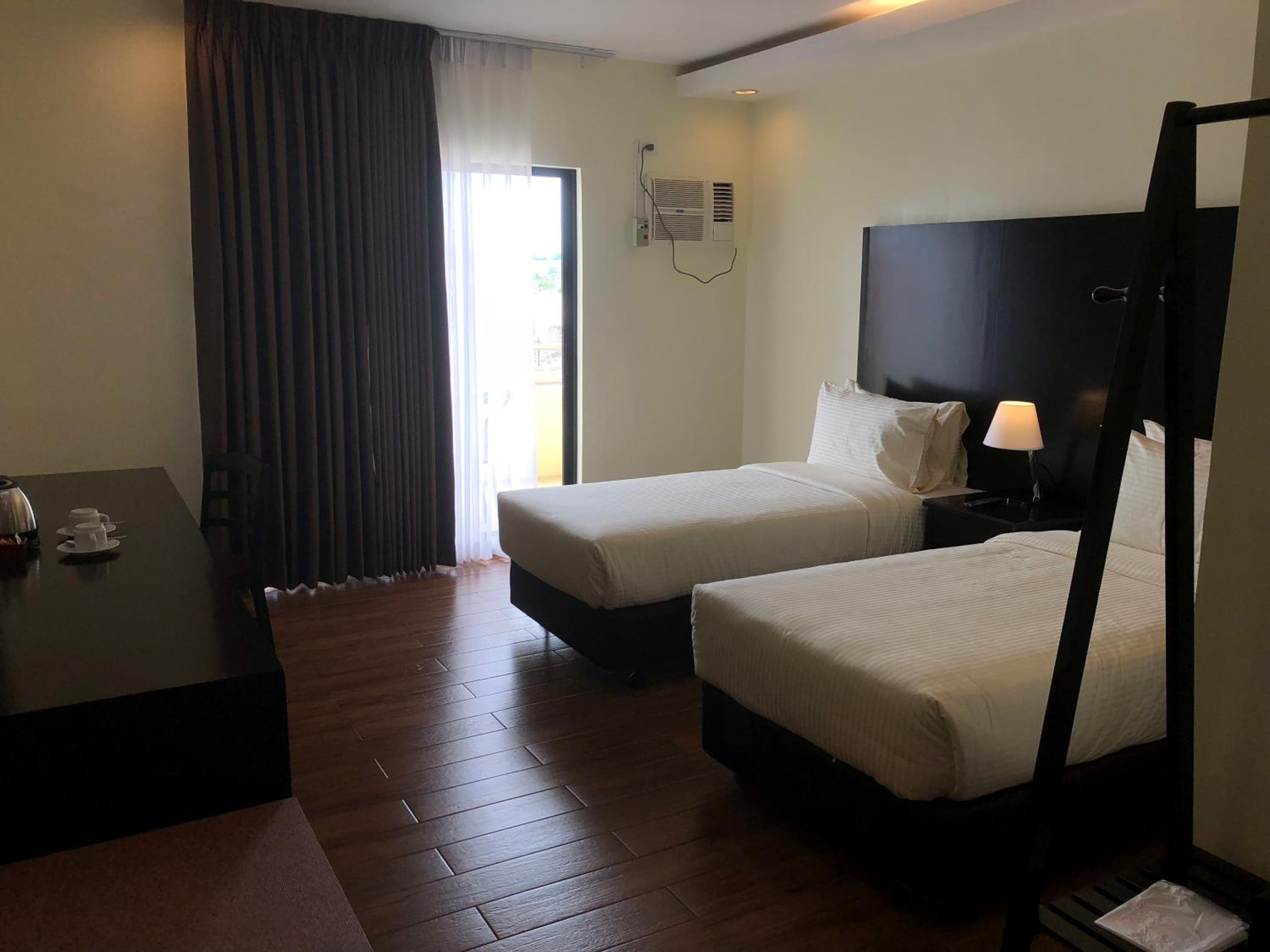 Twin Room with Balcony - Photo 4