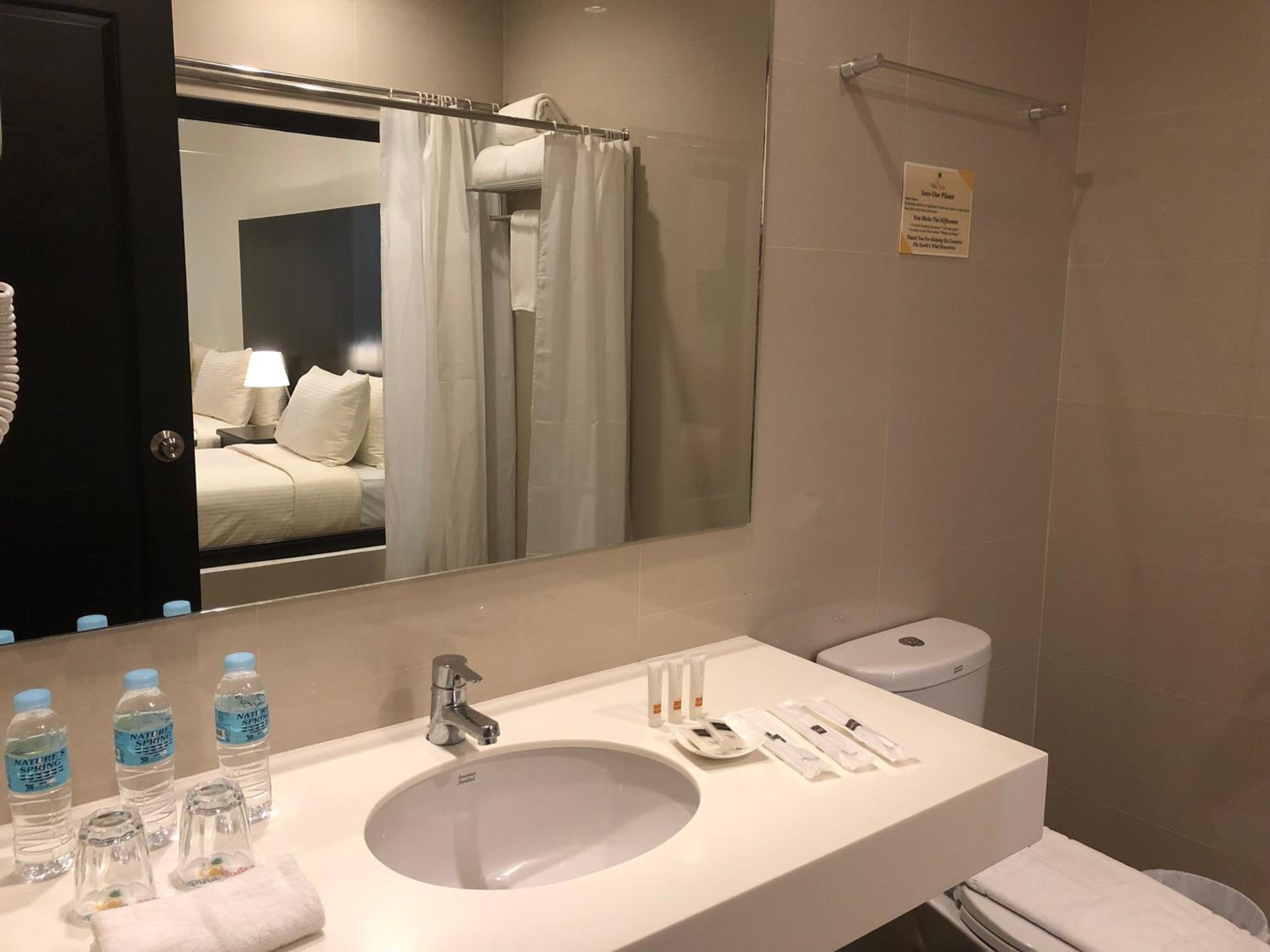 Deluxe Family Suite - Photo 5