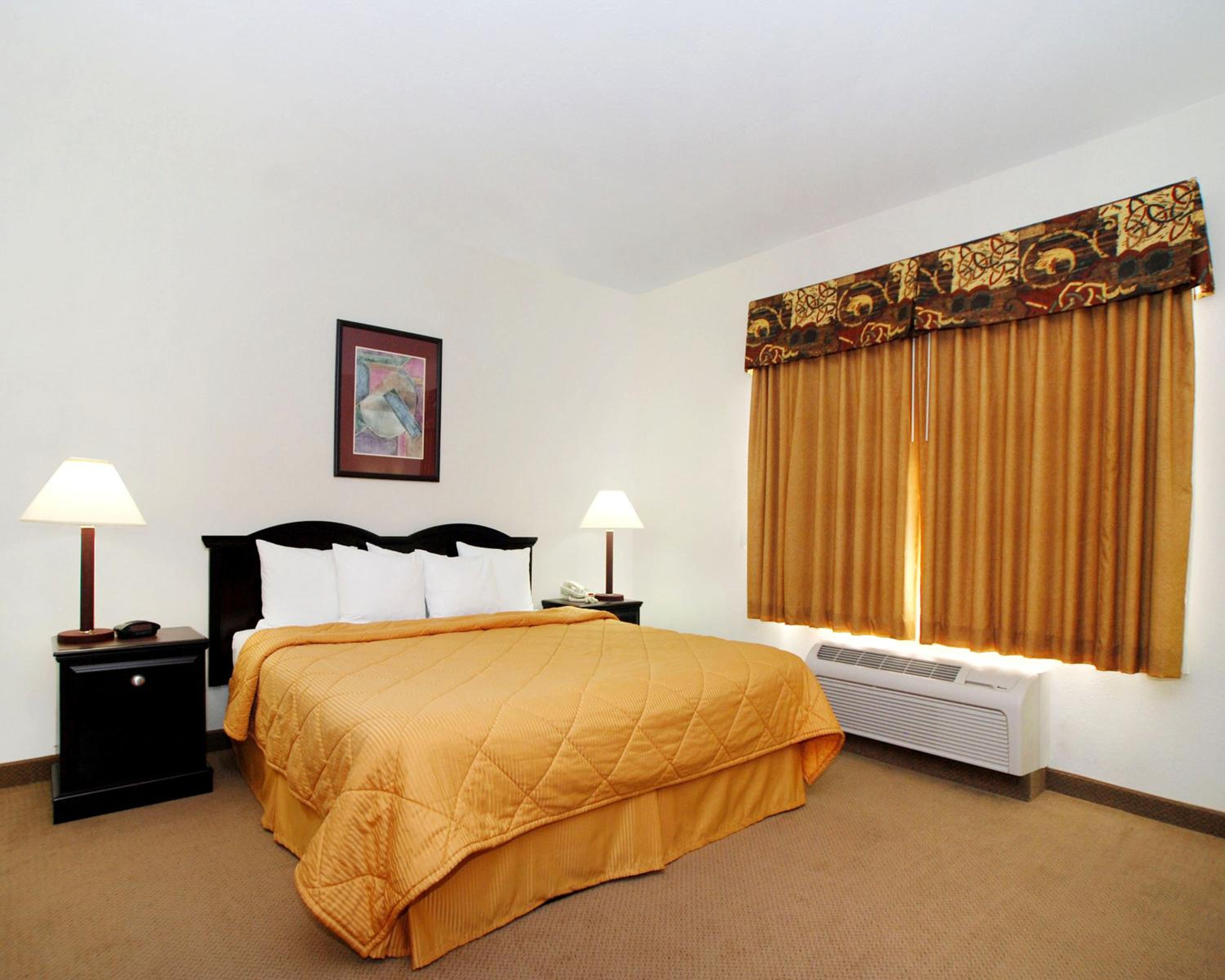 King Room - Non-Smoking - Photo 3