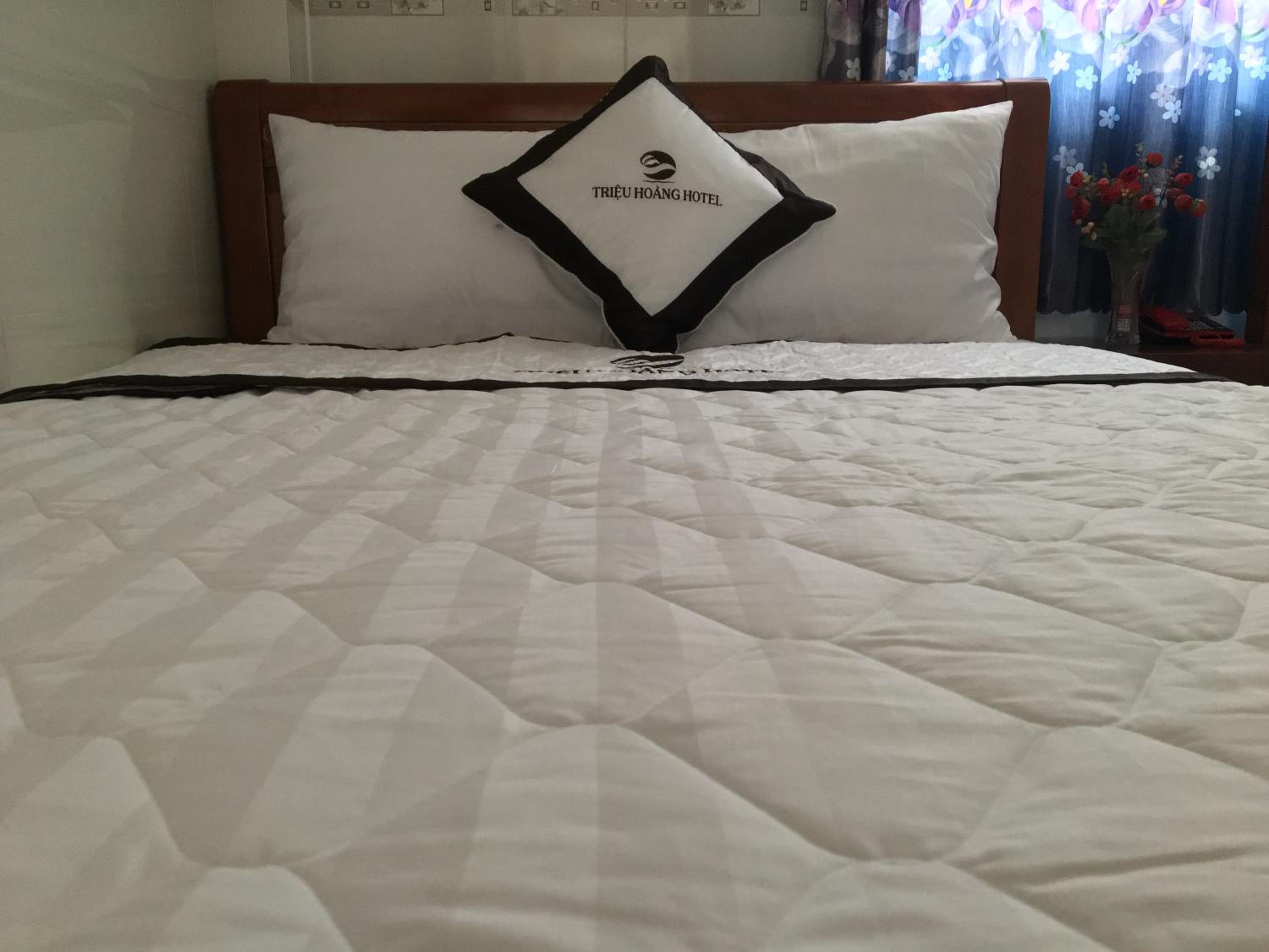 Double or Twin Room with Side Sea View photo 2
