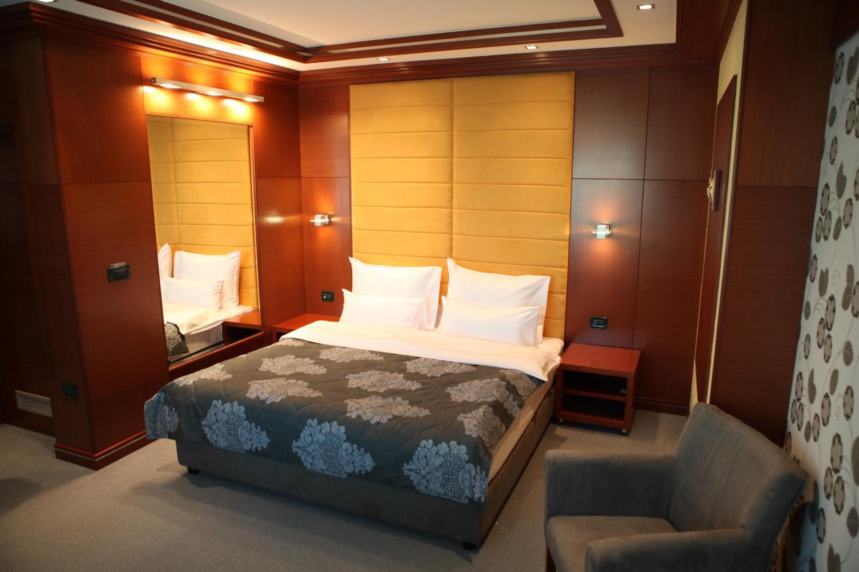 Double Room - Photo 5