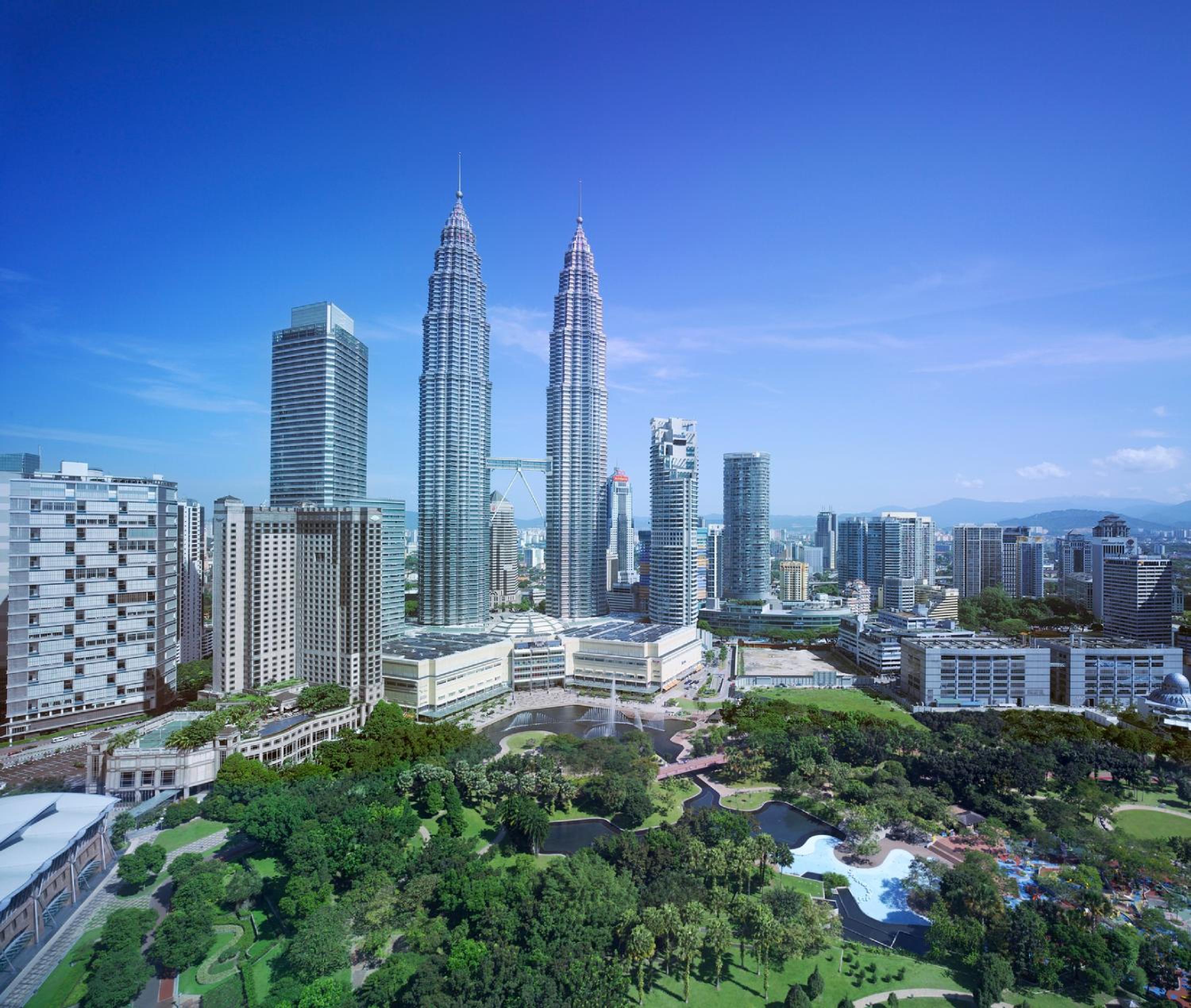 Traders Club Executive Twin Towers View Room (Newly Refurbished)