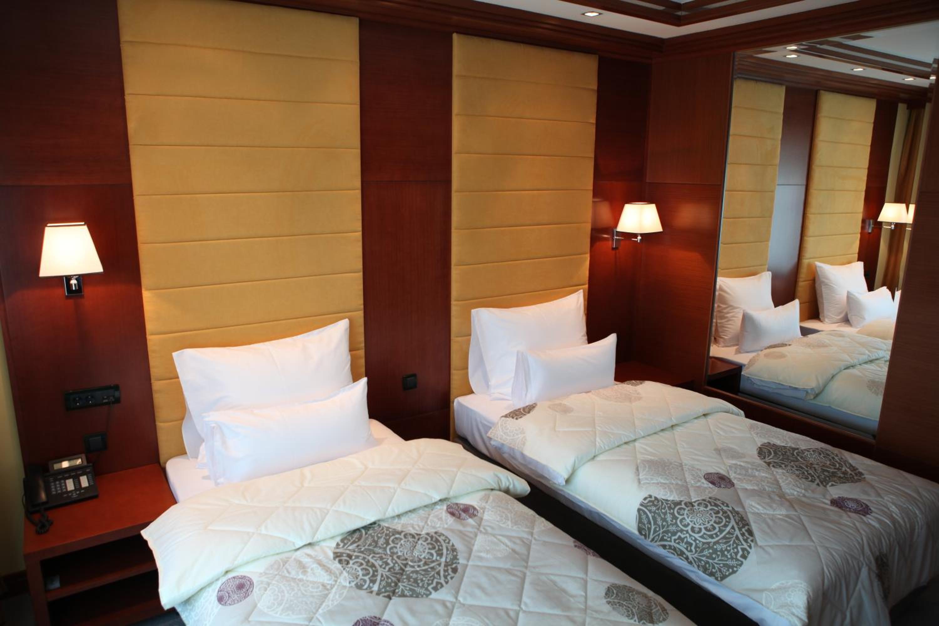 Twin Room - Photo 2
