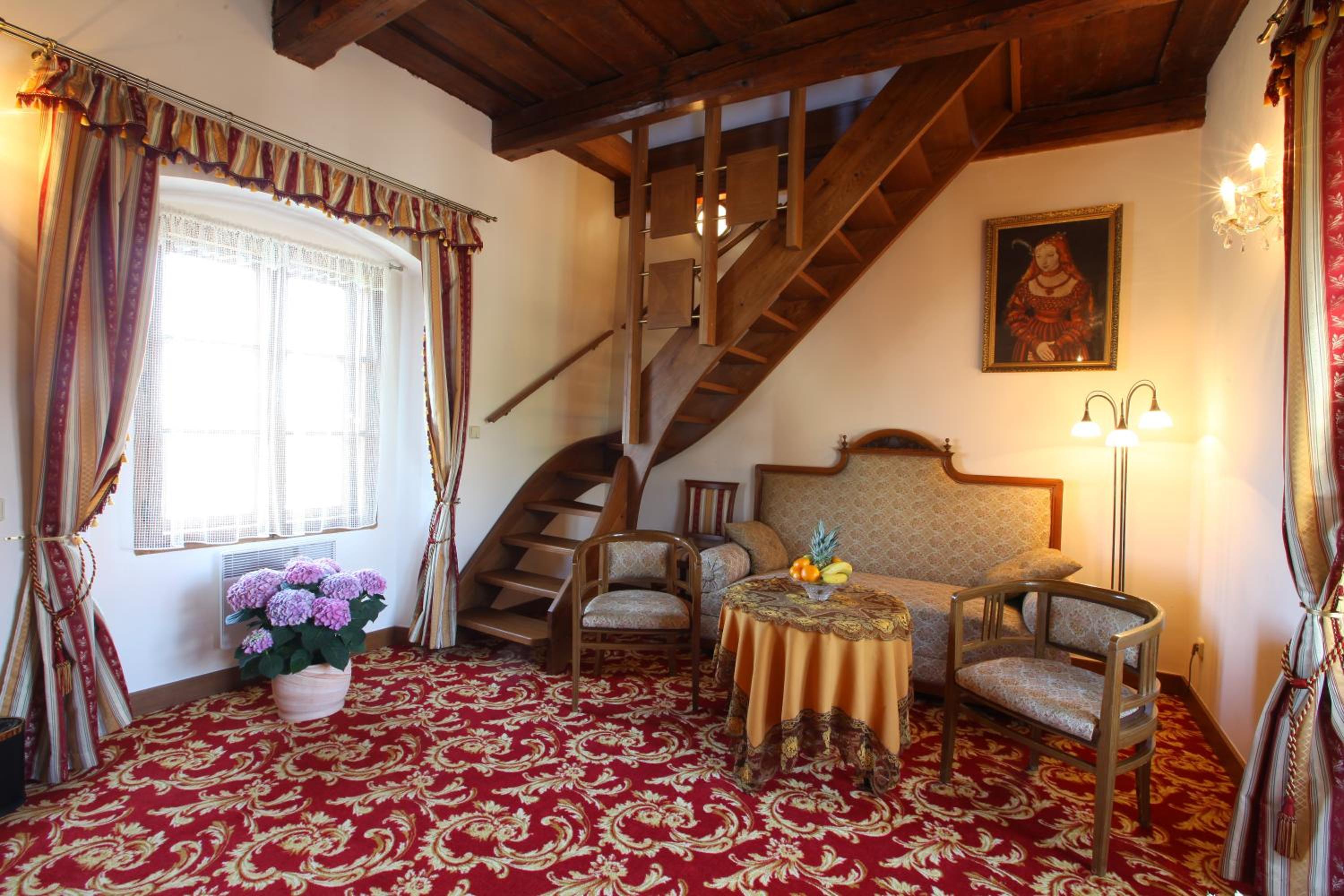 Apartment - Split Level - Photo 3