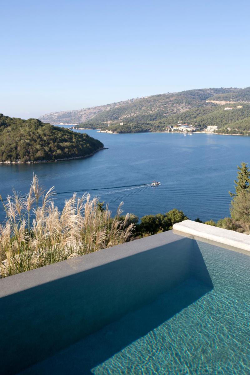 Junior Suite with Private Pool and Sea View - Photo 4