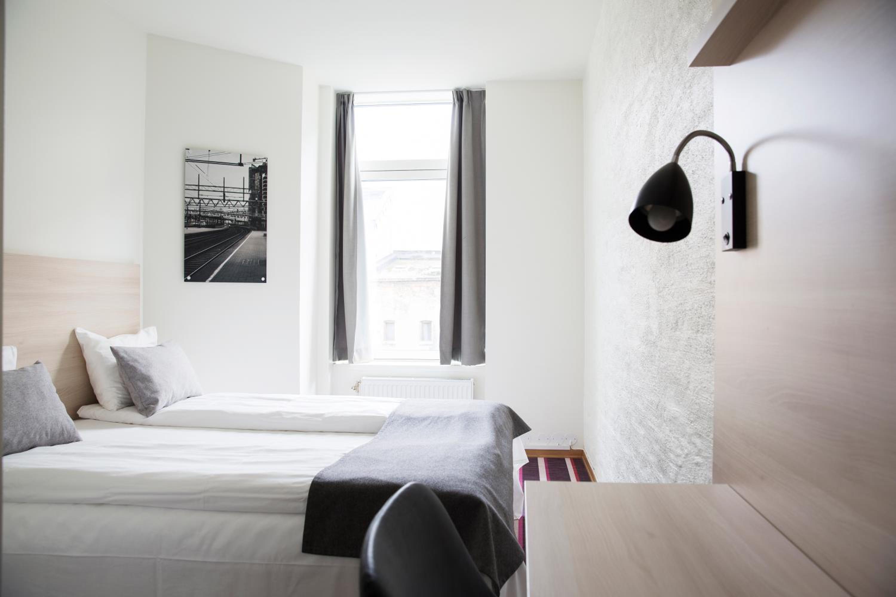 Small Double Room thumbnail 5