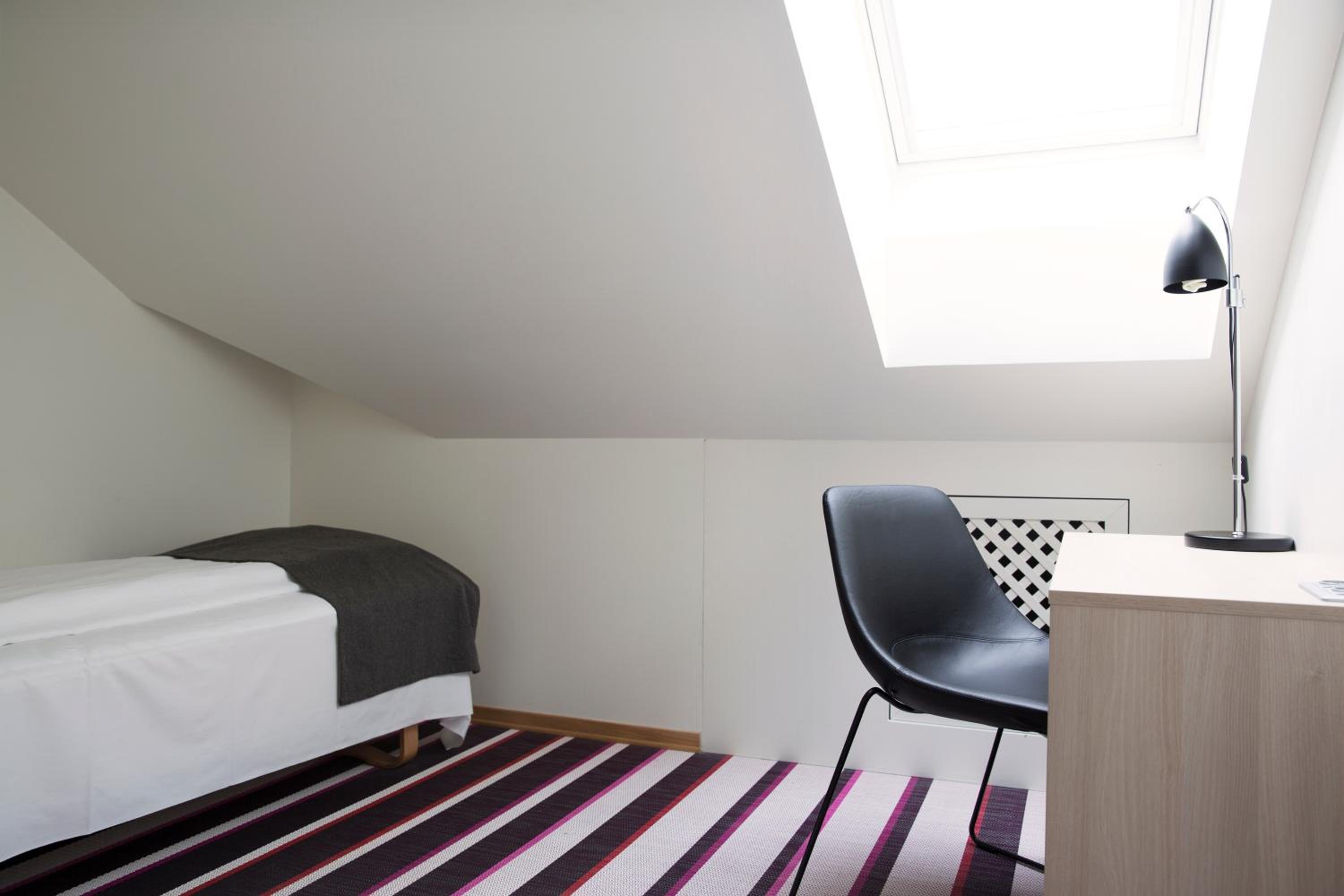 Small Single Room thumbnail 5