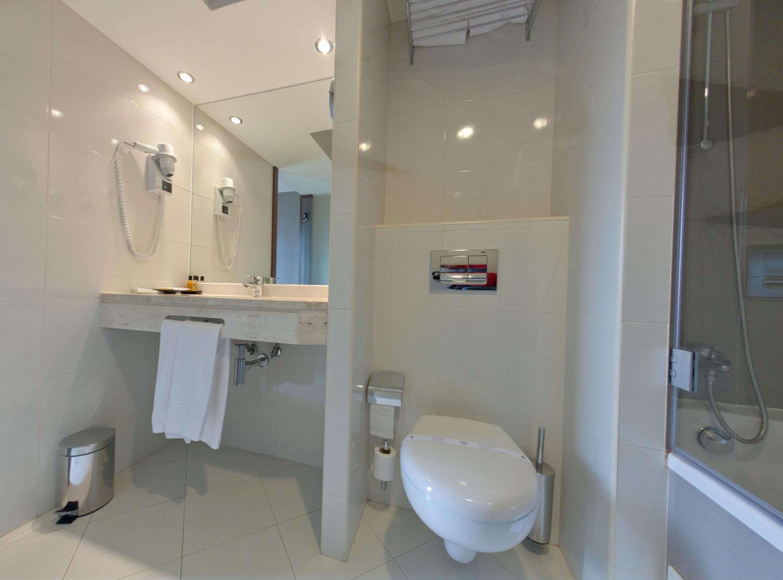 Standard Twin Room - Photo 8