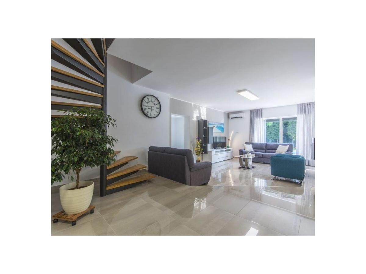 Villa com Piscina Privada