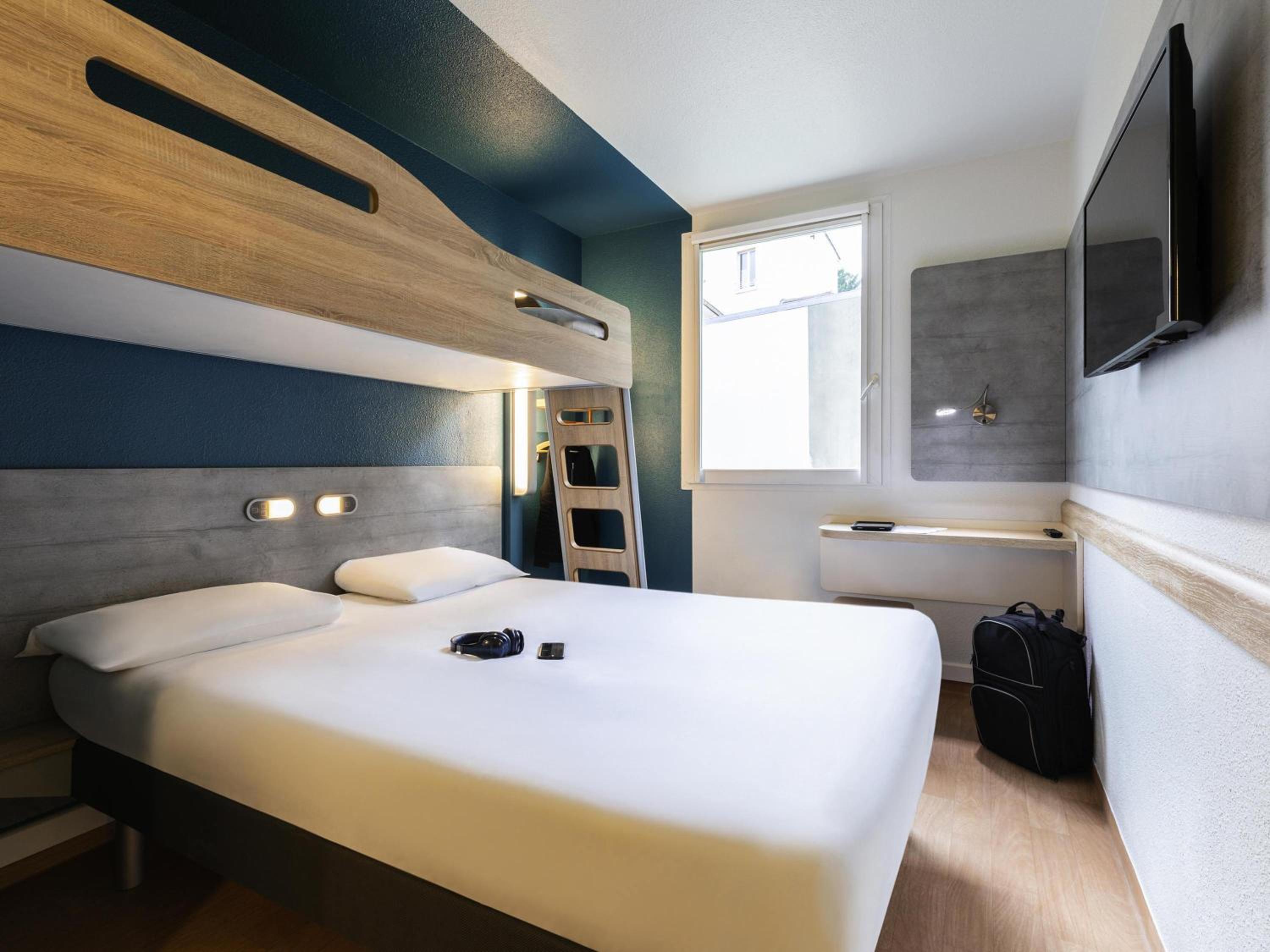 2 adjacent rooms