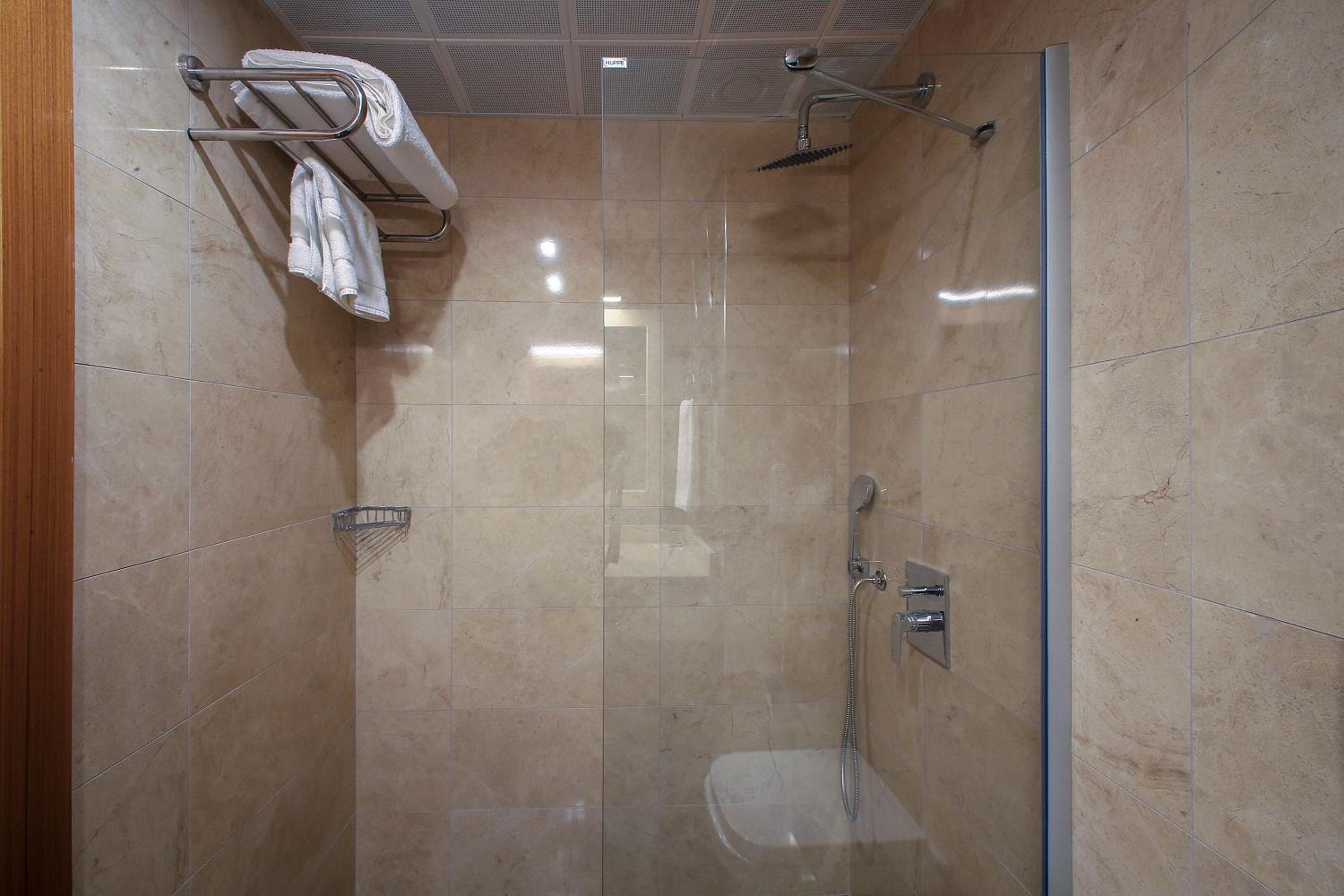 Deluxe Double or Twin Room photo 2