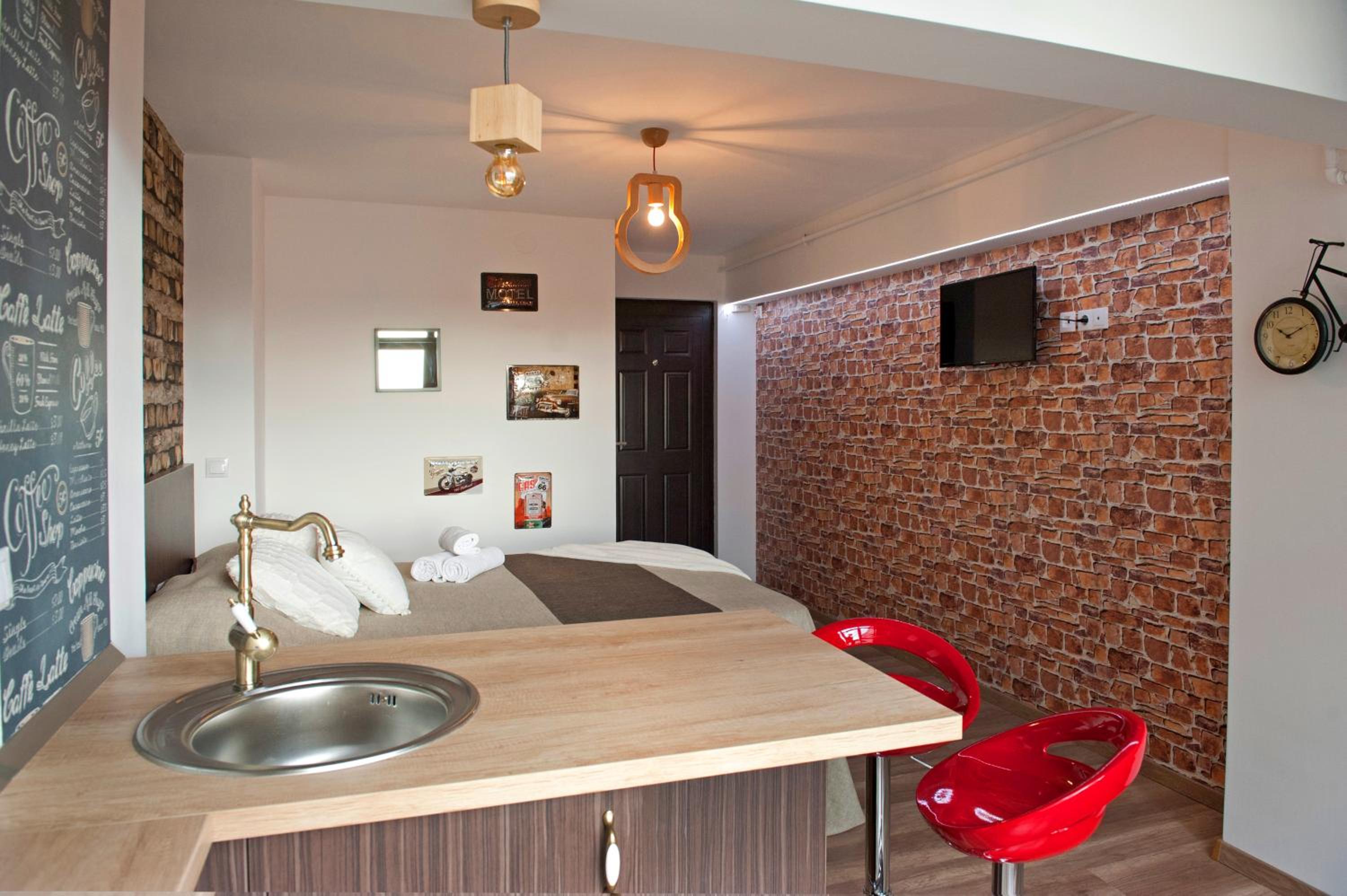Studio Apartment - Photo 1