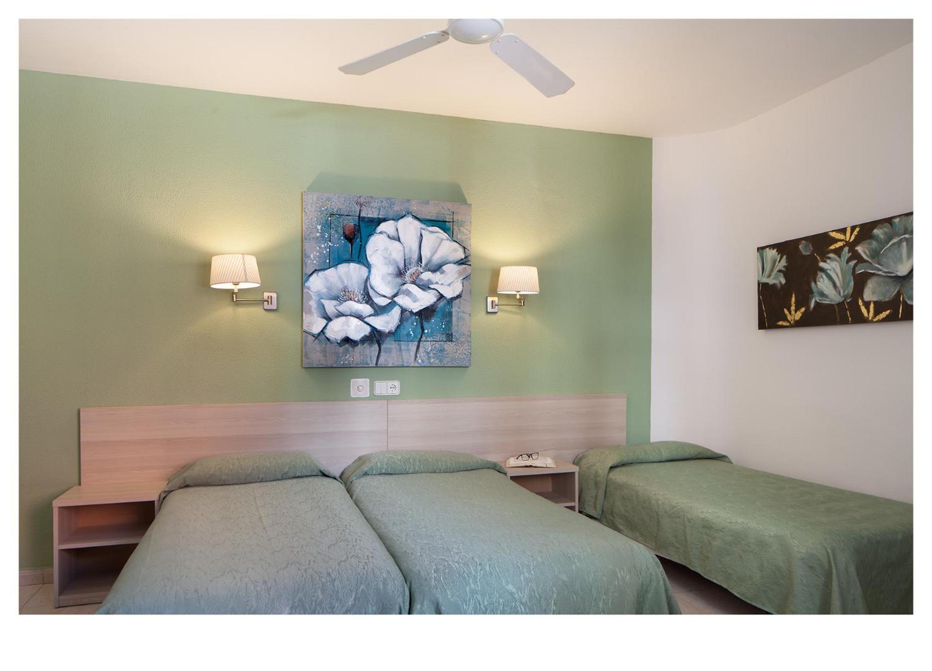 Triple Room (2 Adults + 1 Child) photo 2
