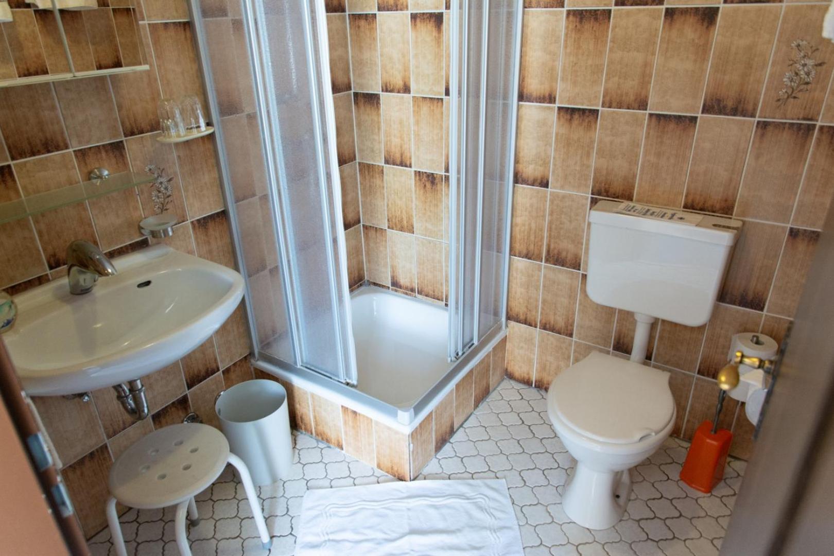 Double Room - Photo 6