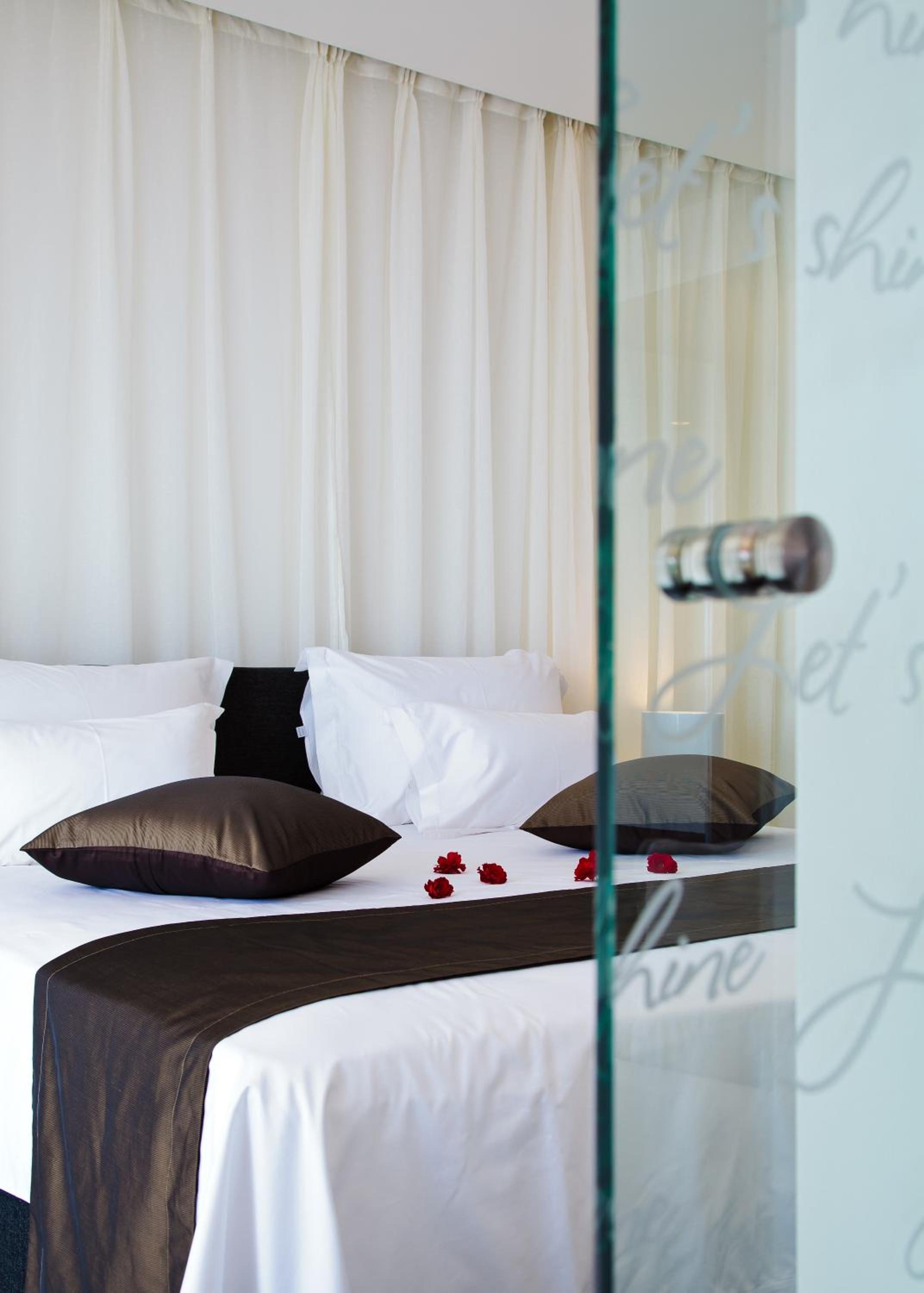Double or Twin Room with Balcony and Sea View - Free SPA Access  photo 3