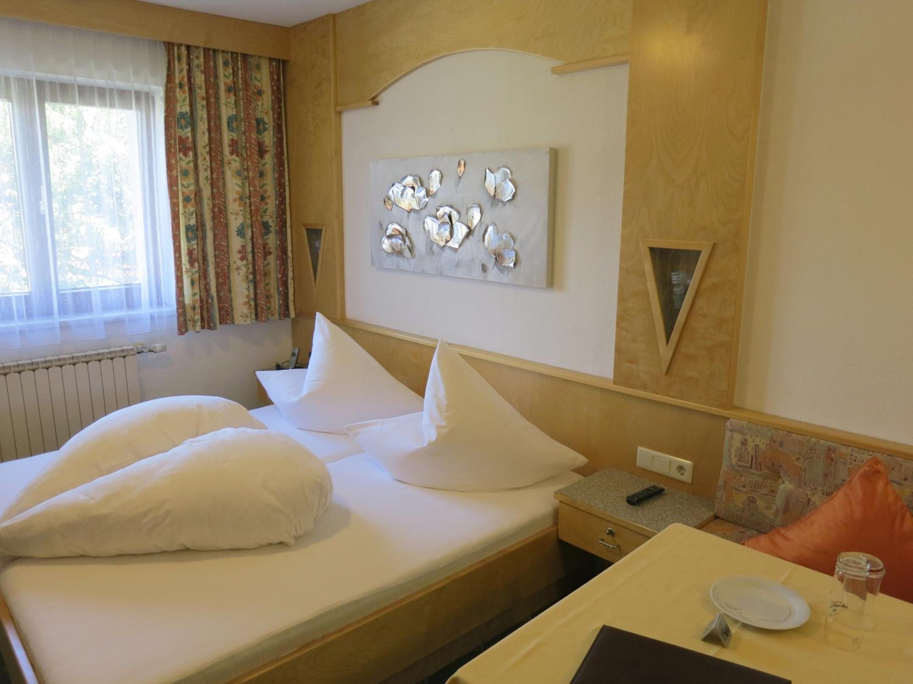 Budget Double Room - Photo 3