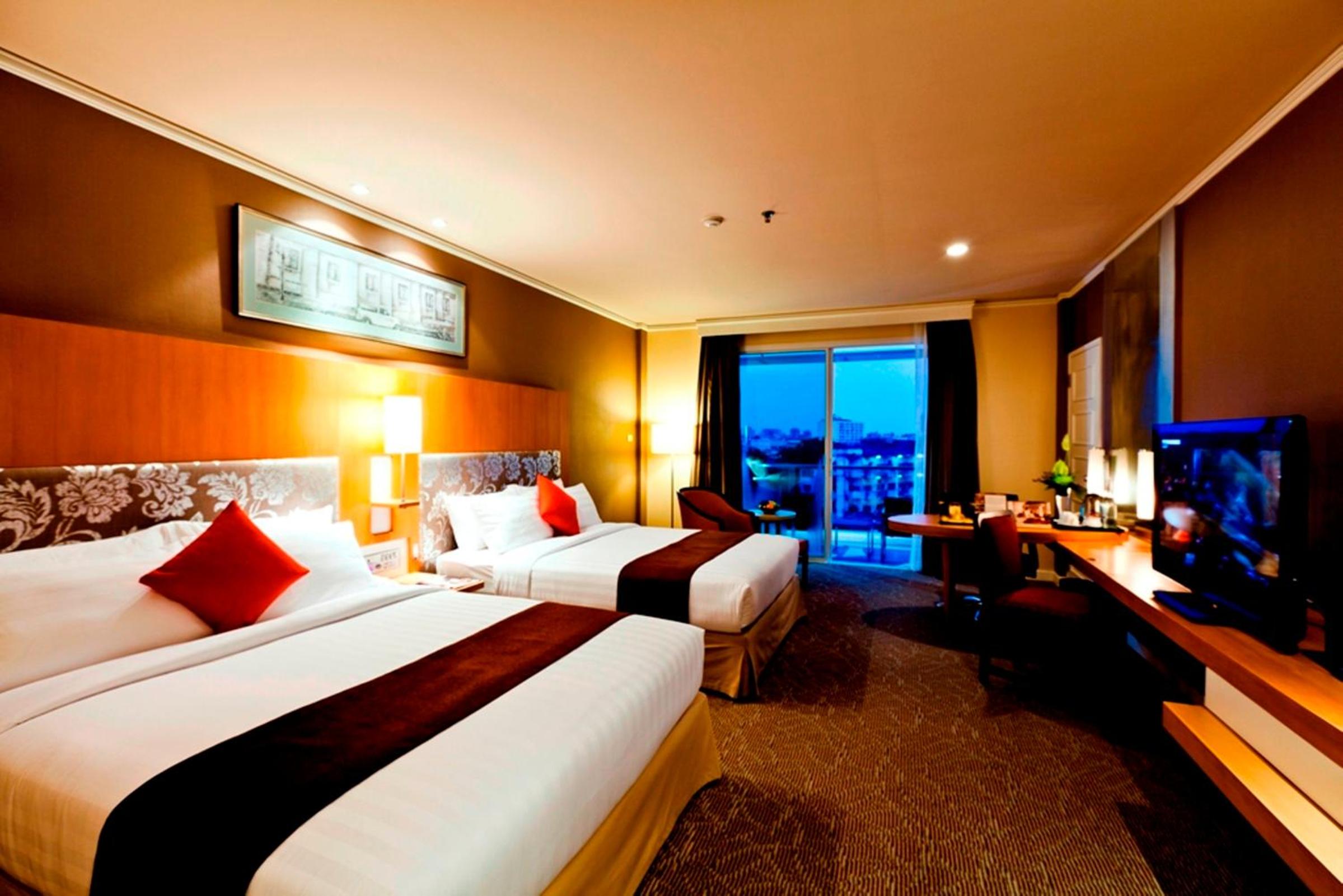 Deluxe Double or Twin Room with Balcony Pool View photo 3