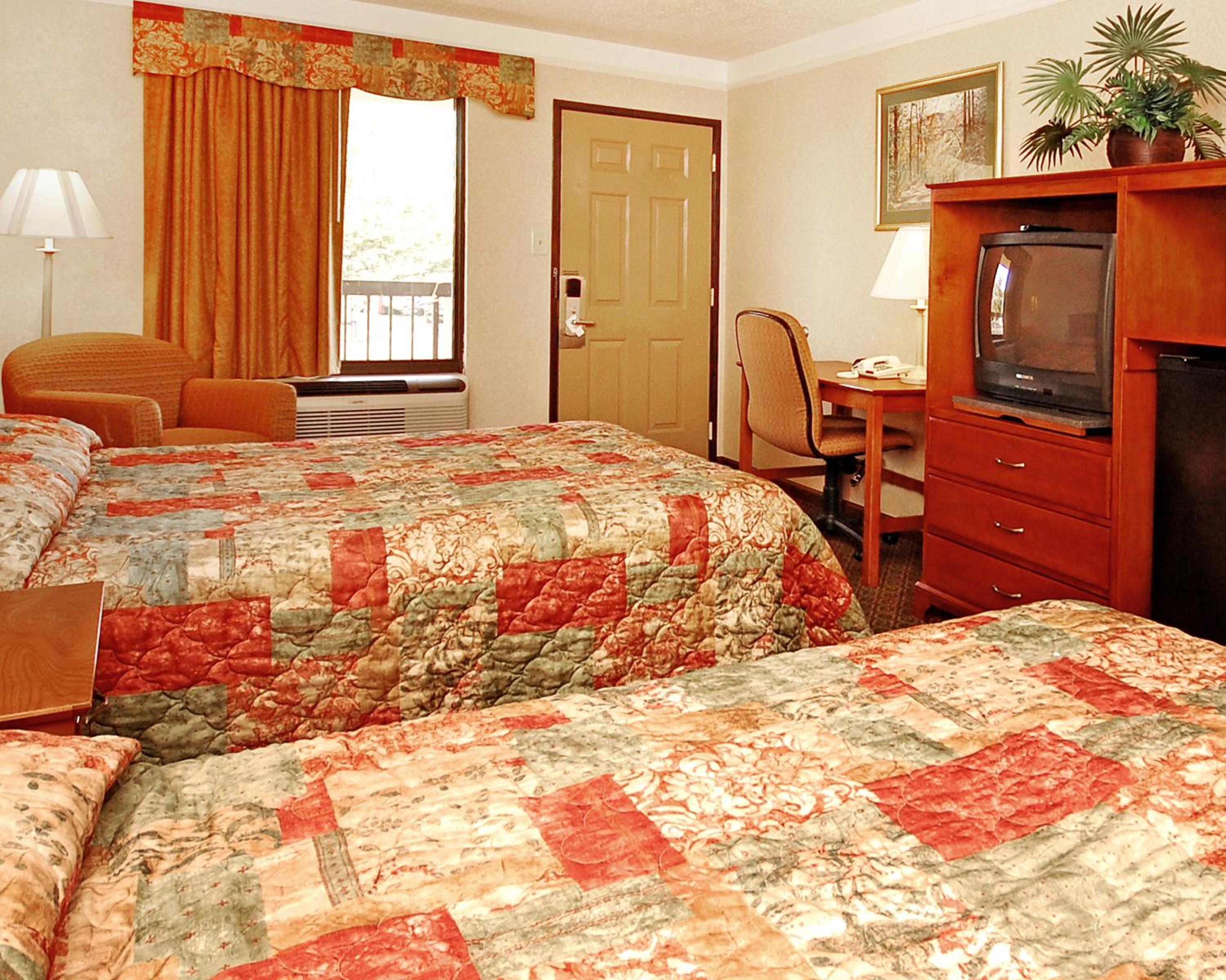 Double Room With Two Double Beds - Smoking photo 2