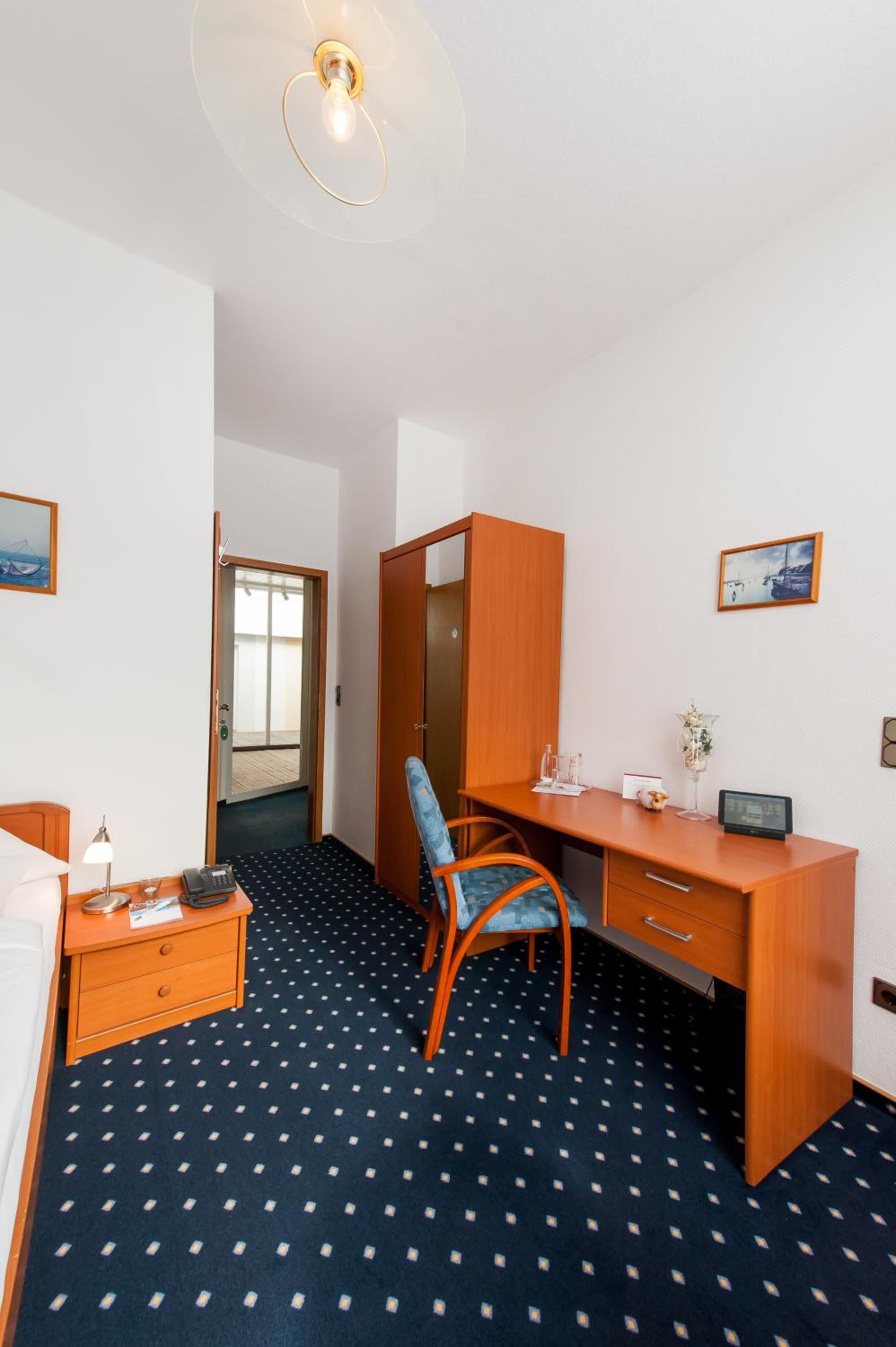 Single Room photo 3