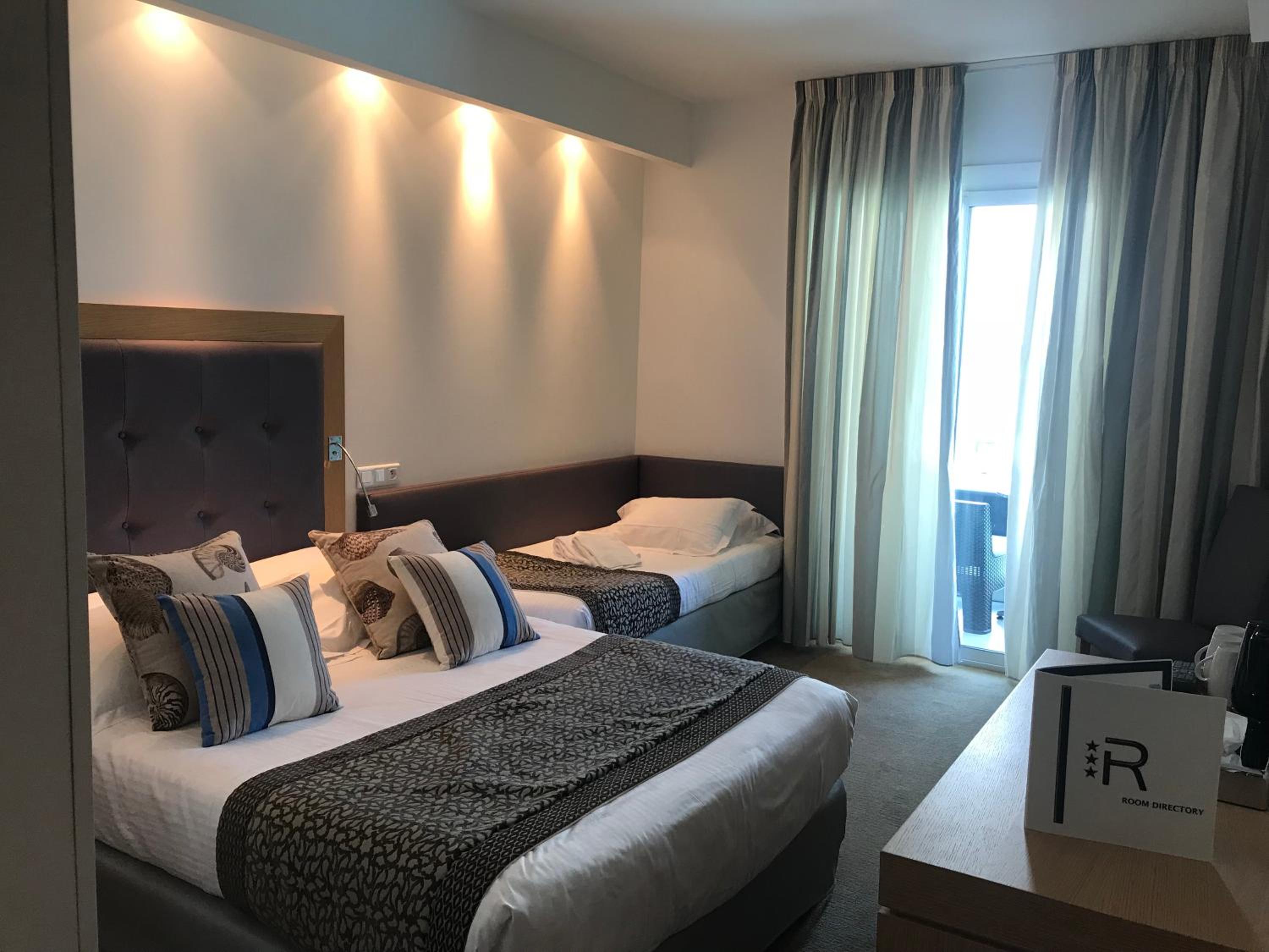 XL – Chambre Triple avec Balcon