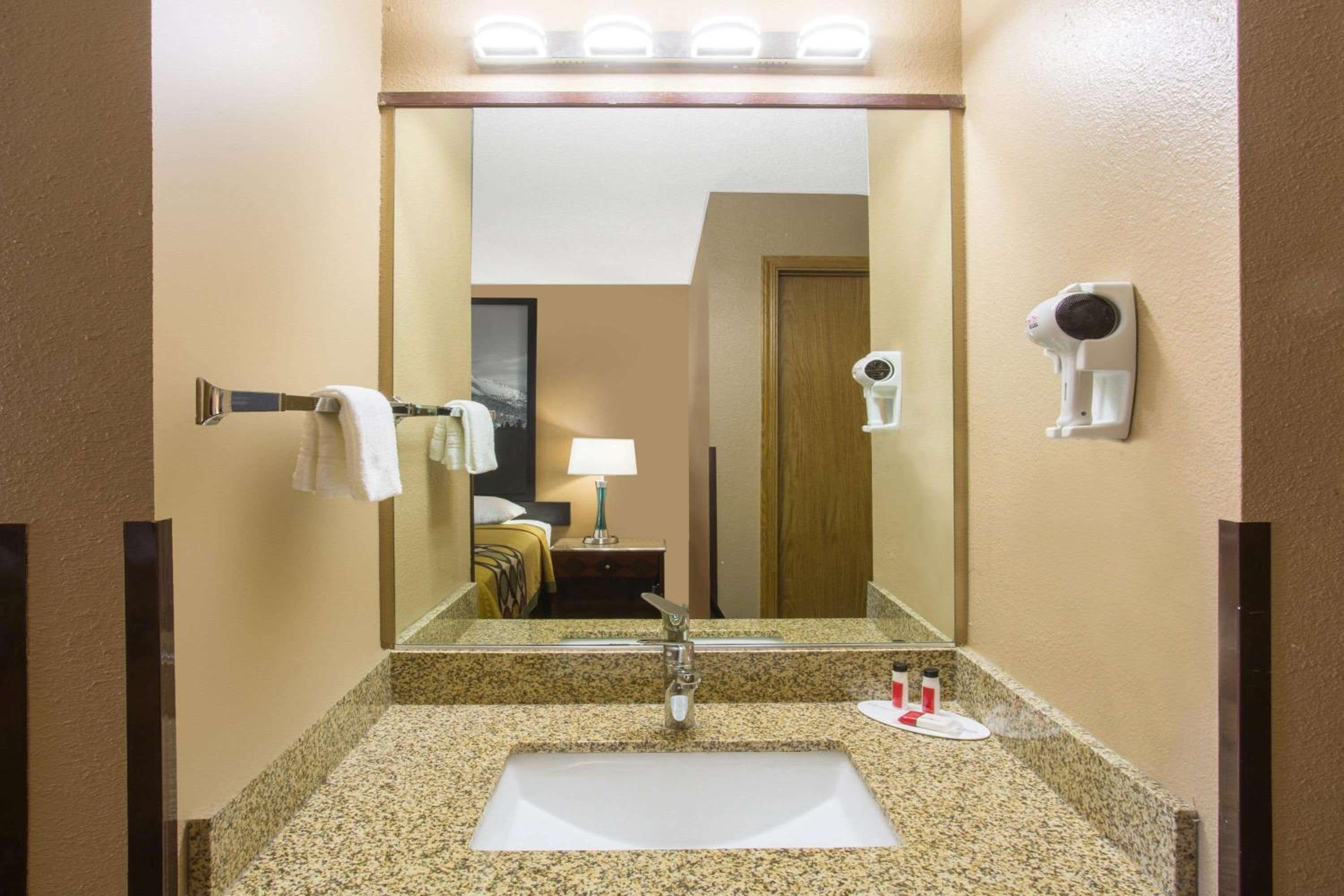 King Room - Non-Smoking - Photo 6
