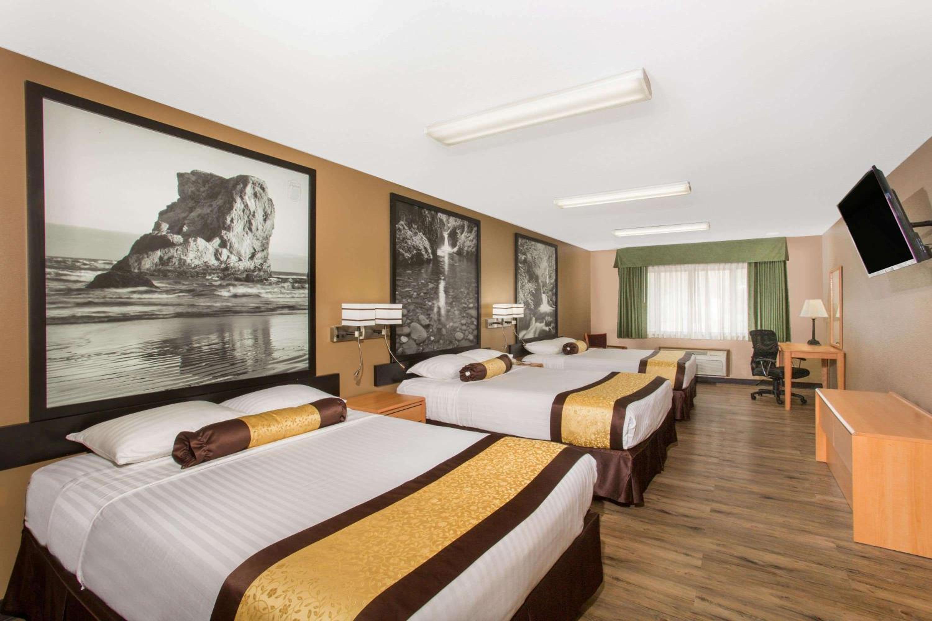 Queen Suite - Non-Smoking - Photo 4