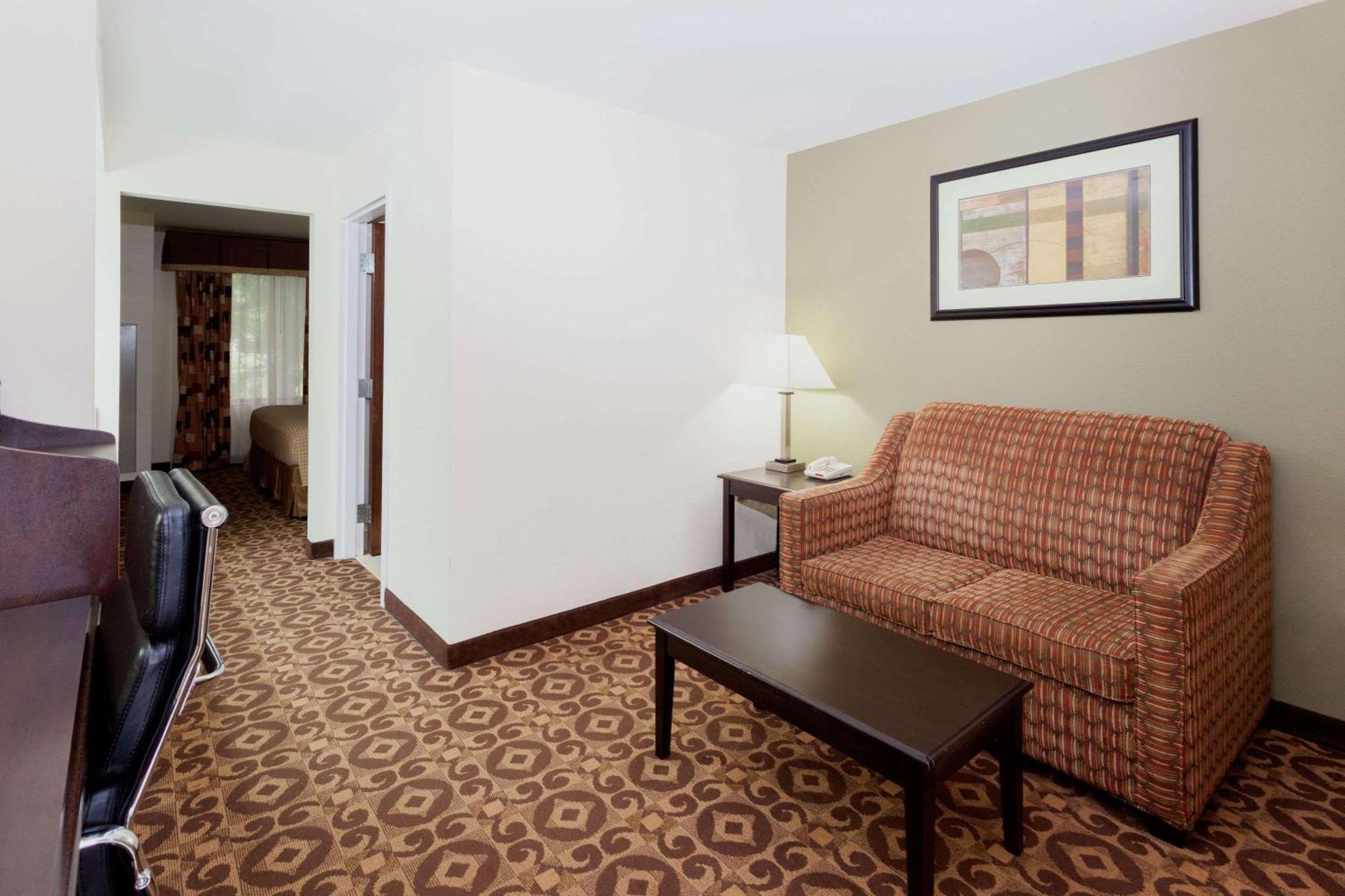 Deluxe Suite with Two Queen Beds - Non-Smoking - Photo 1
