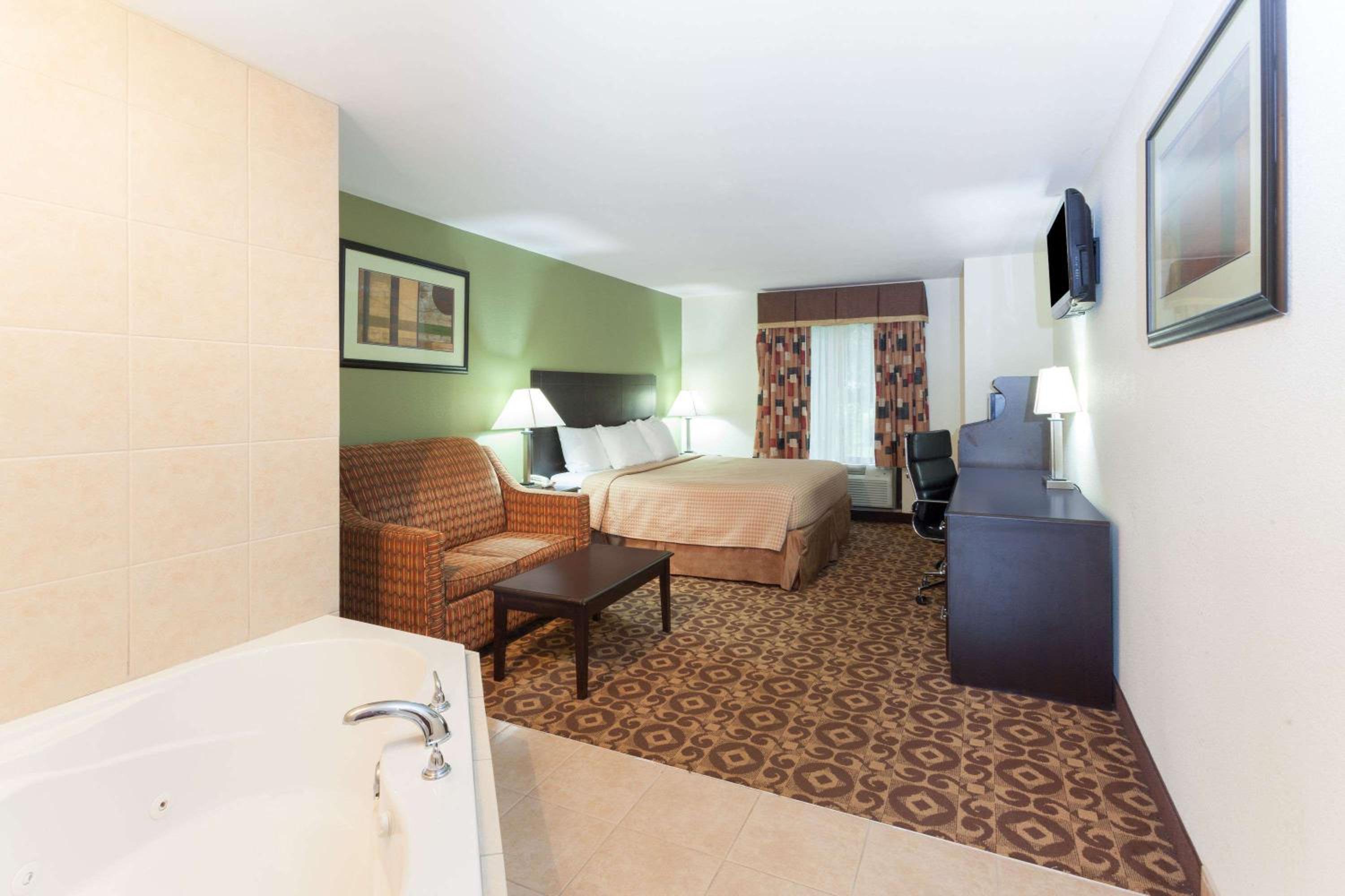 Deluxe King Studio Suite - Non-Smoking - Photo 2