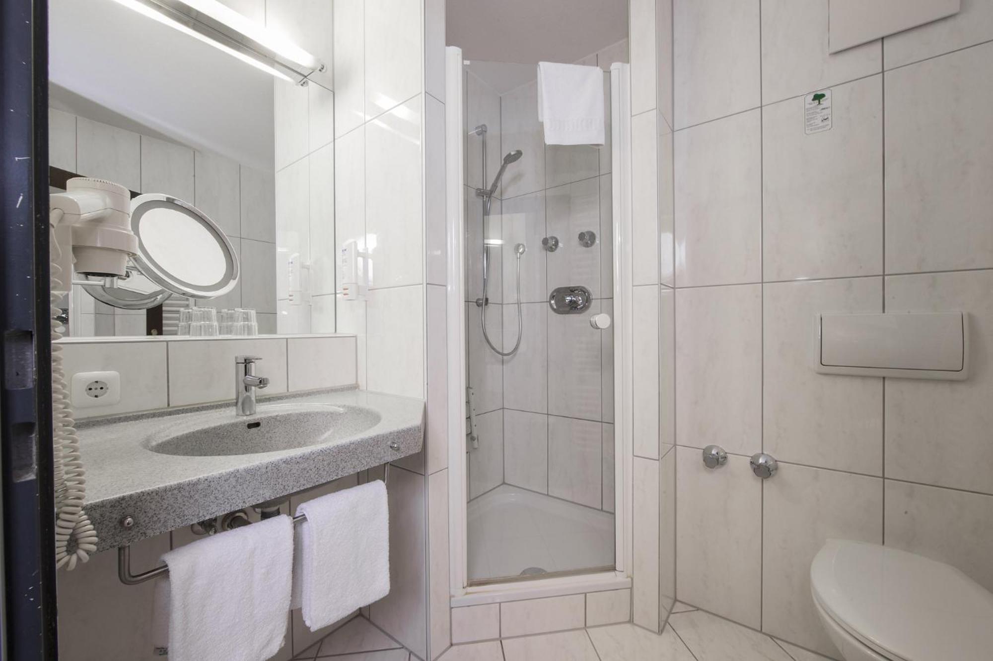 Standard Double Room Wiesenblick photo 3