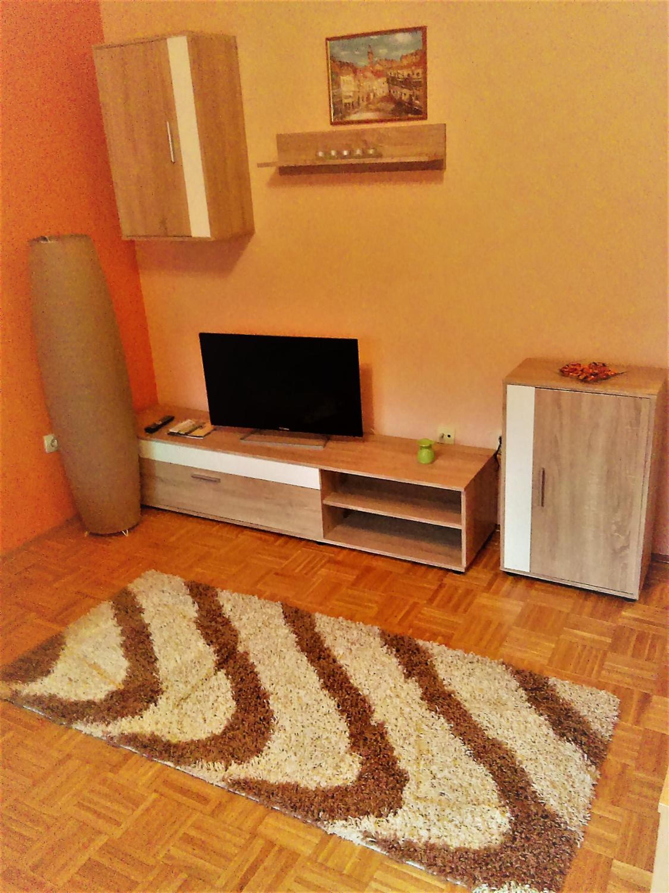 Studio Apartment - Photo 1