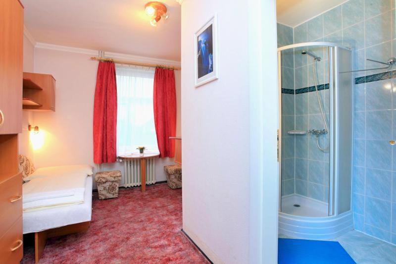 Single Room photo 2