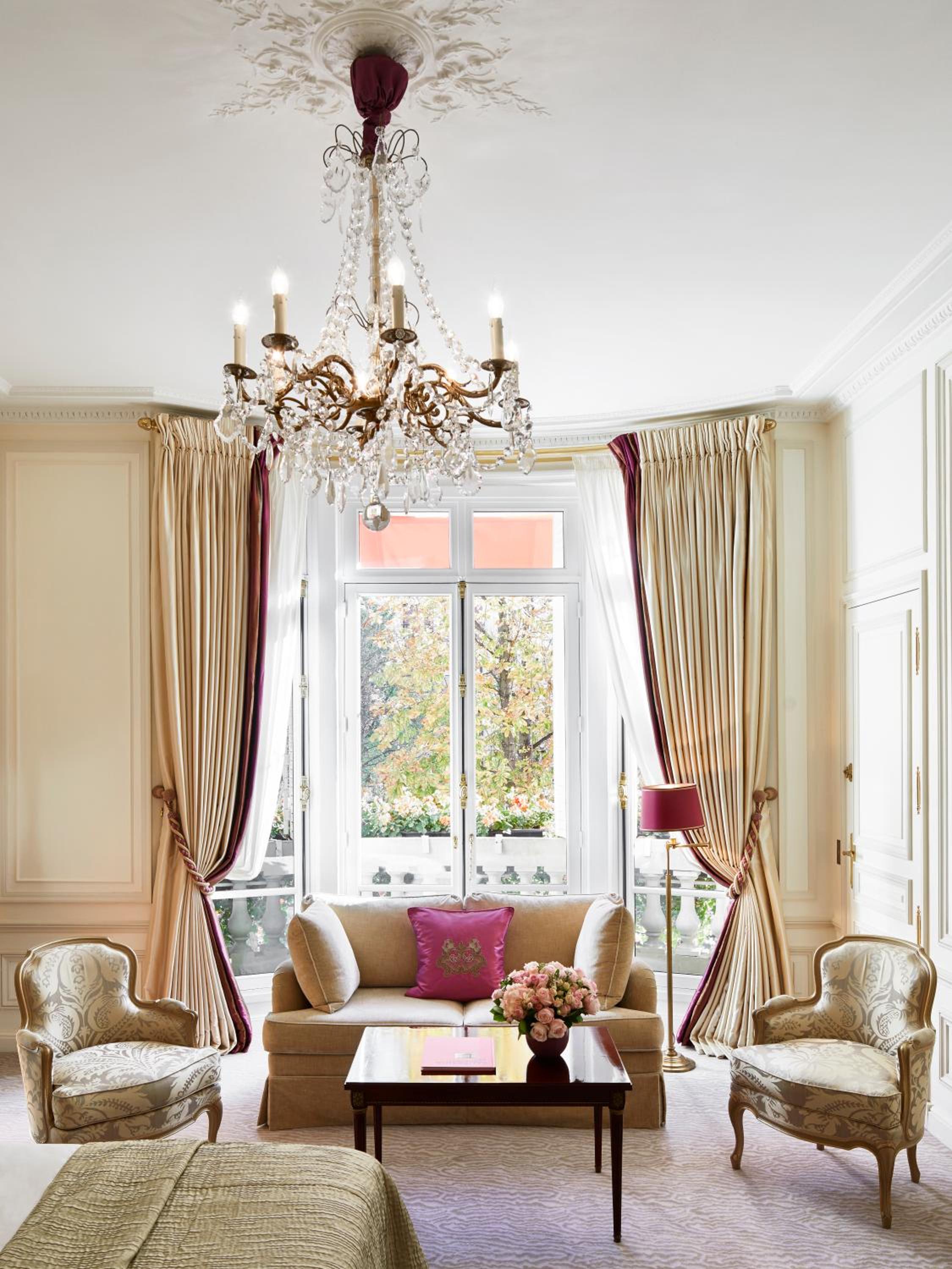 Junior Suite, avenue Montaigne view photo 3