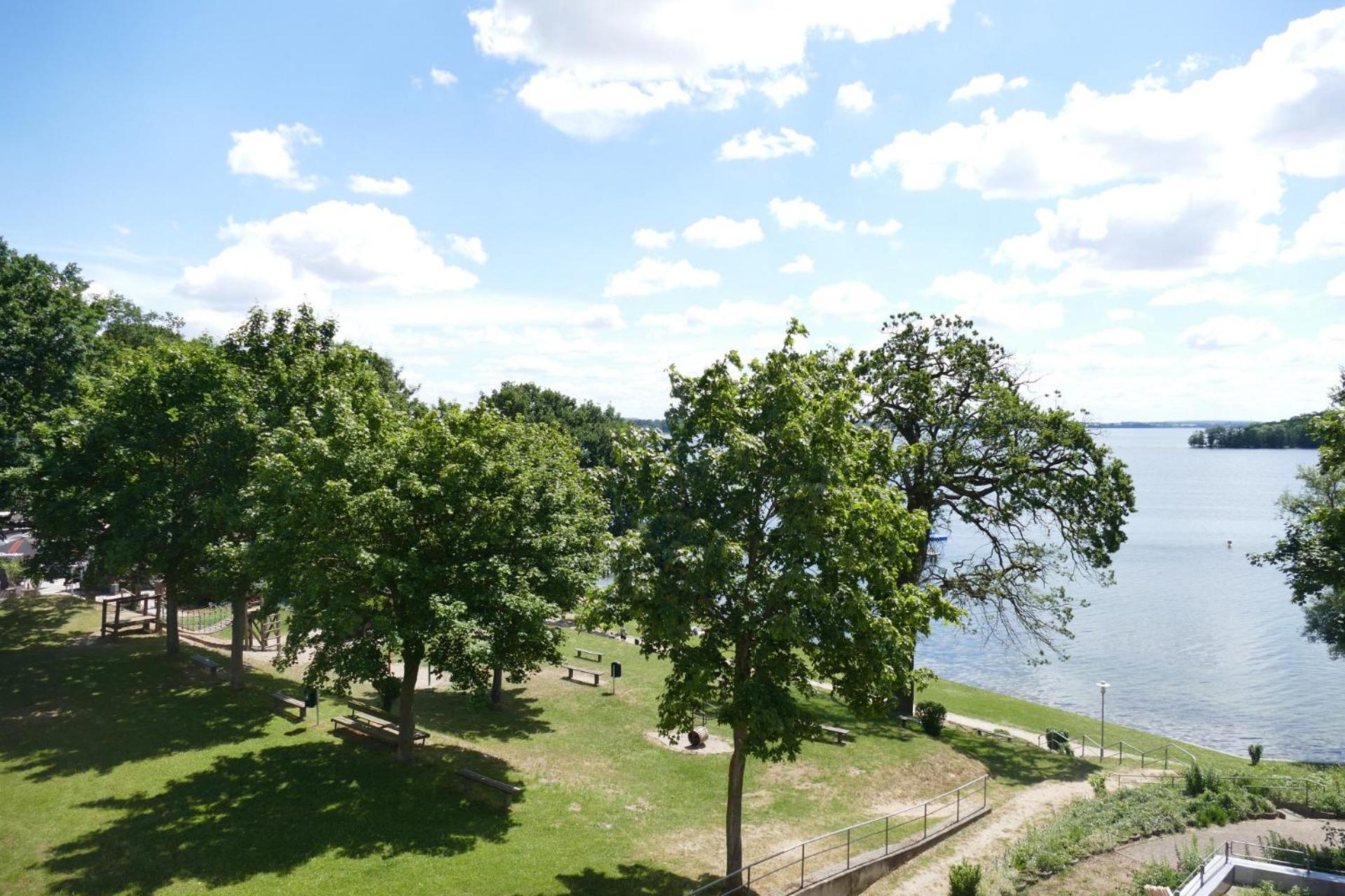 Double Room with Lake View - Photo 8