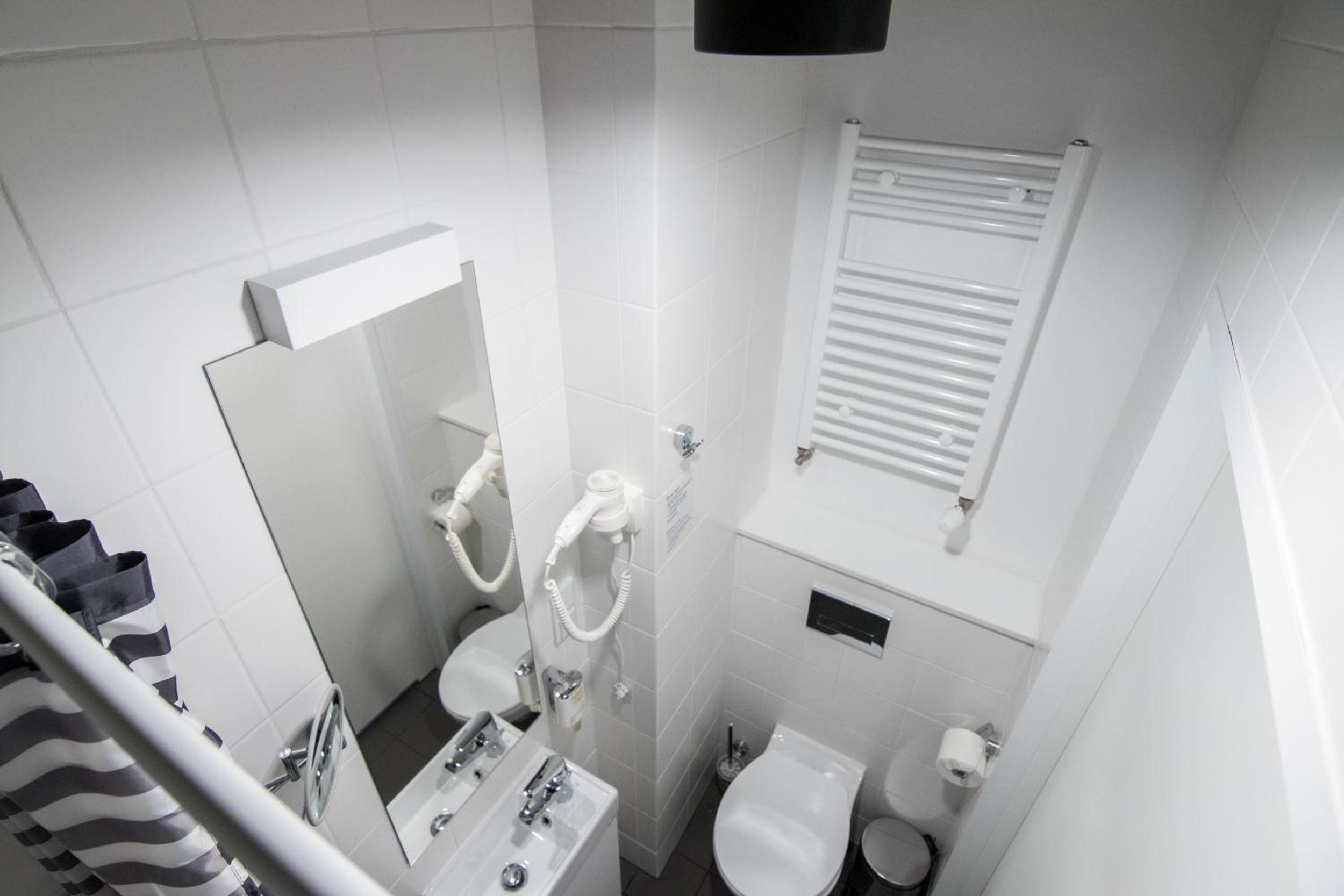 Economy Twin Room photo 3