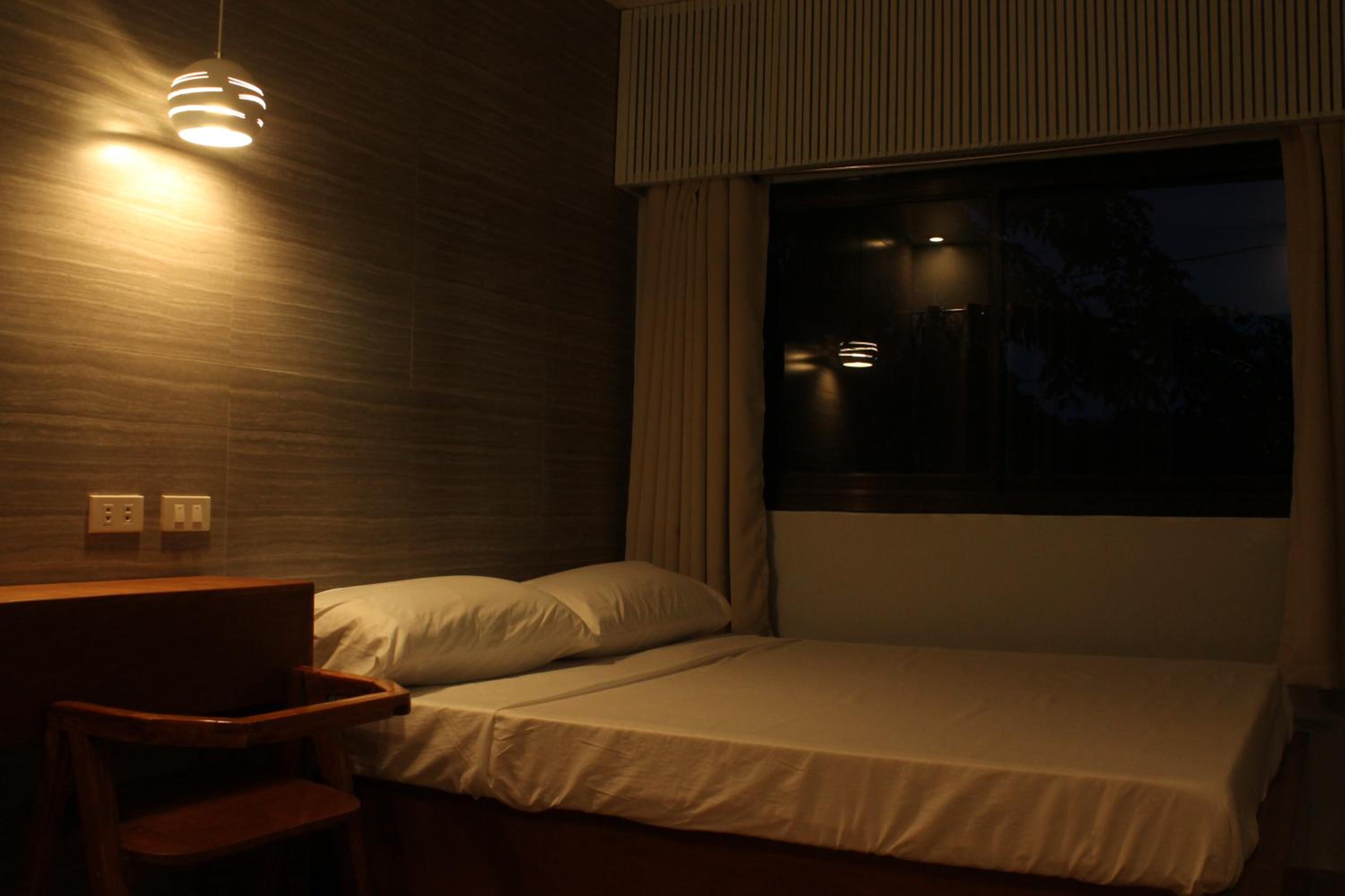Deluxe Queen Room - Photo 7