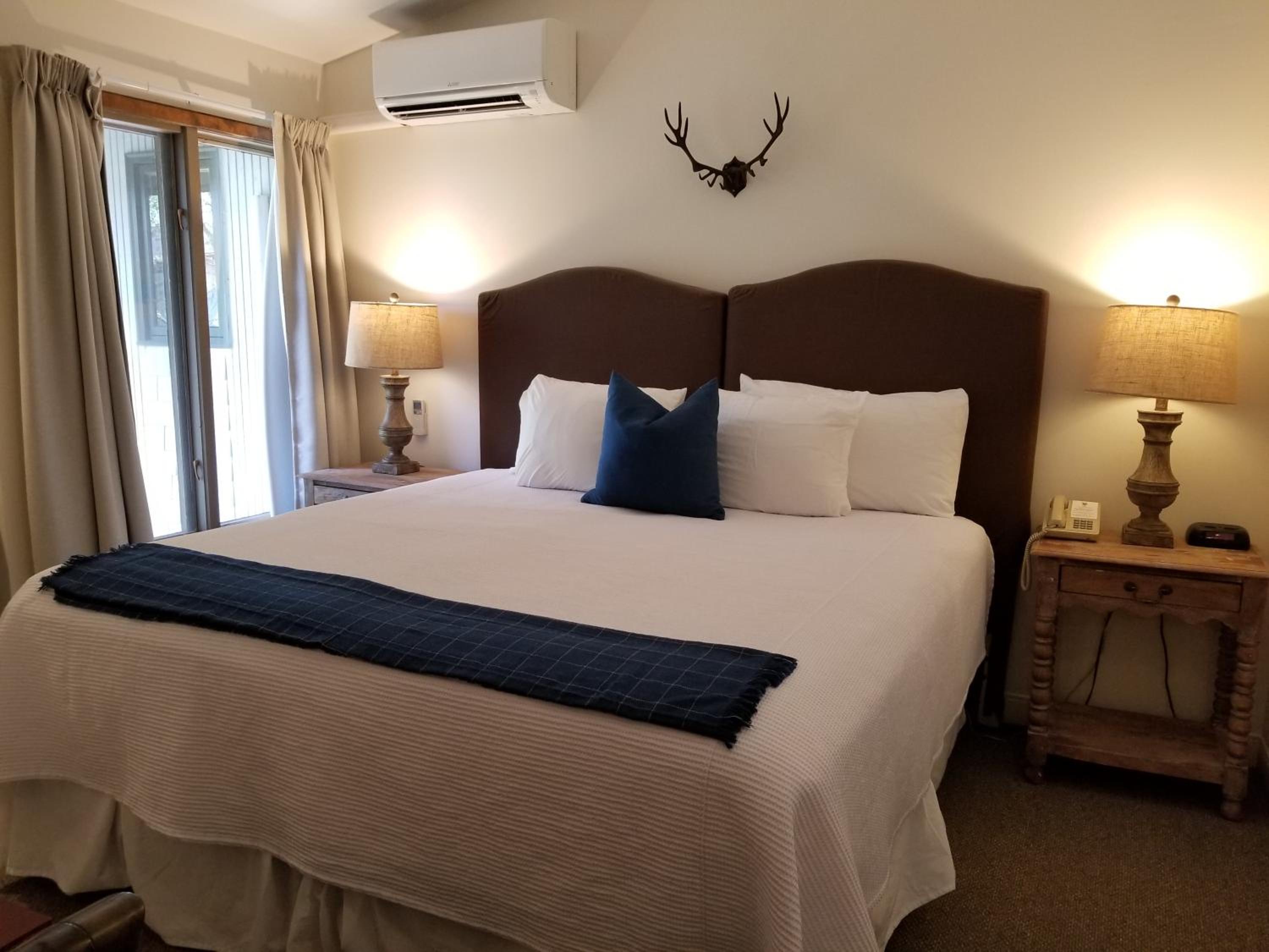 King Room - Non-Smoking photo 2