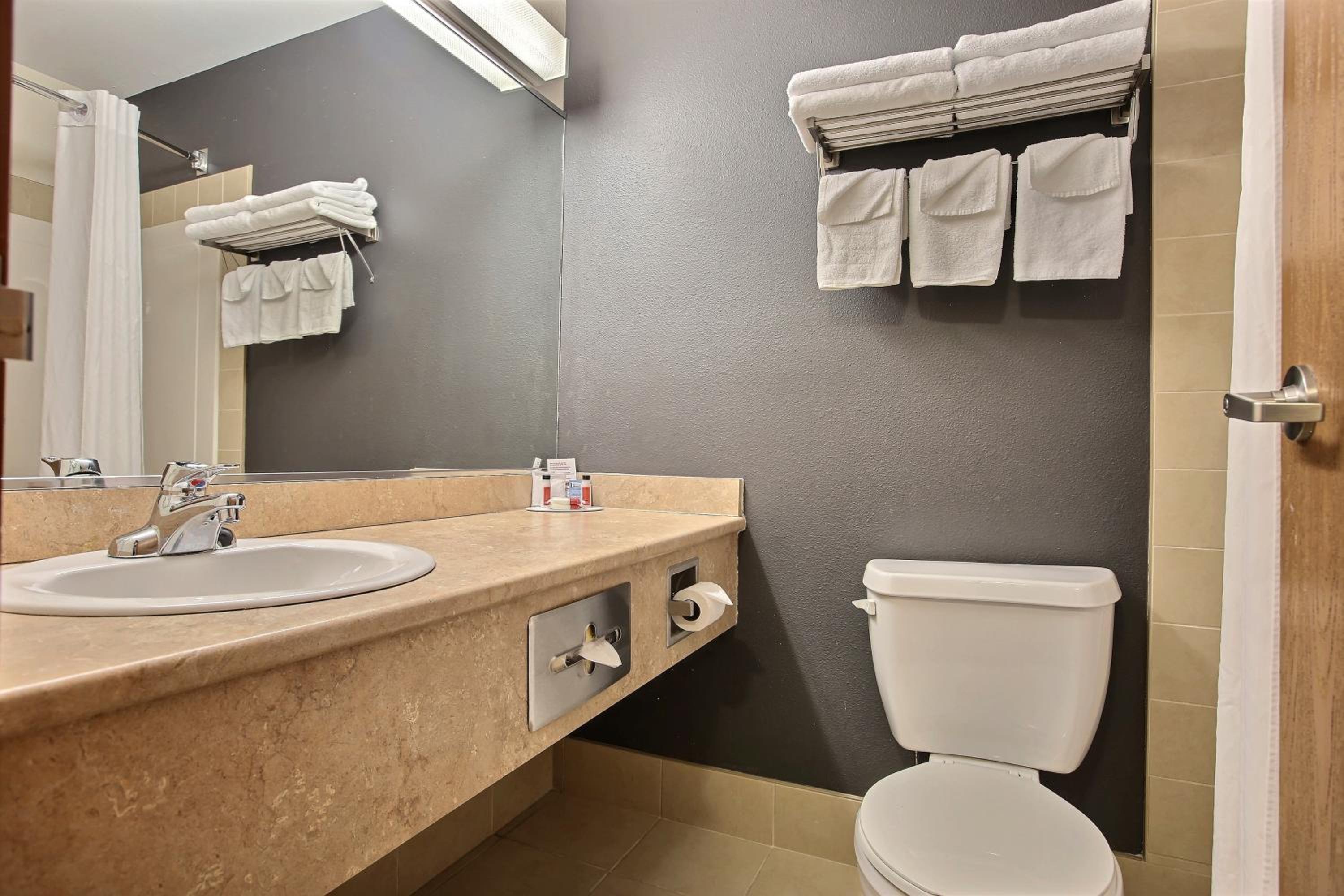 Deluxe King Room - Non-Smoking - Photo 3