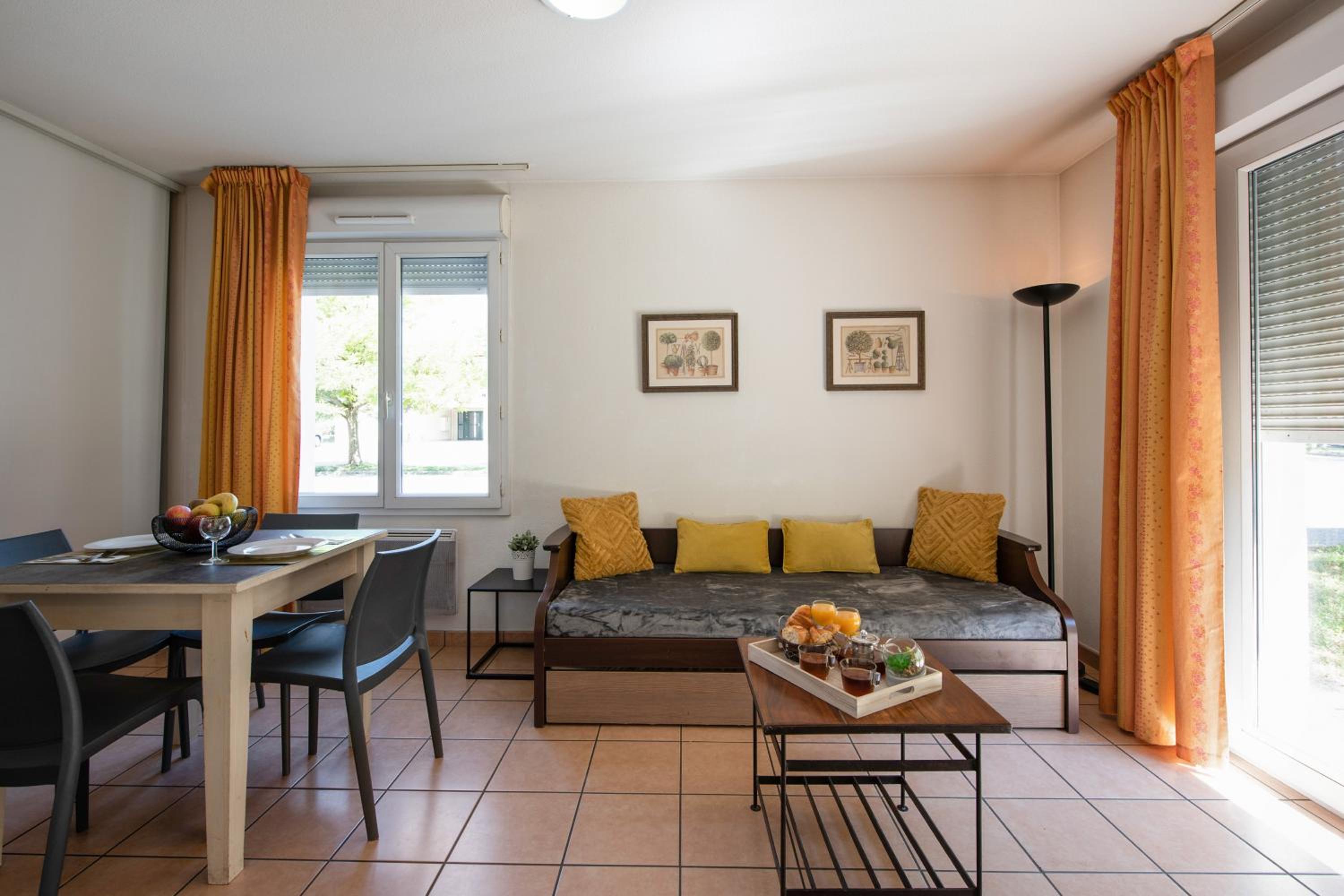 One Bedroom Apartment - Photo 2
