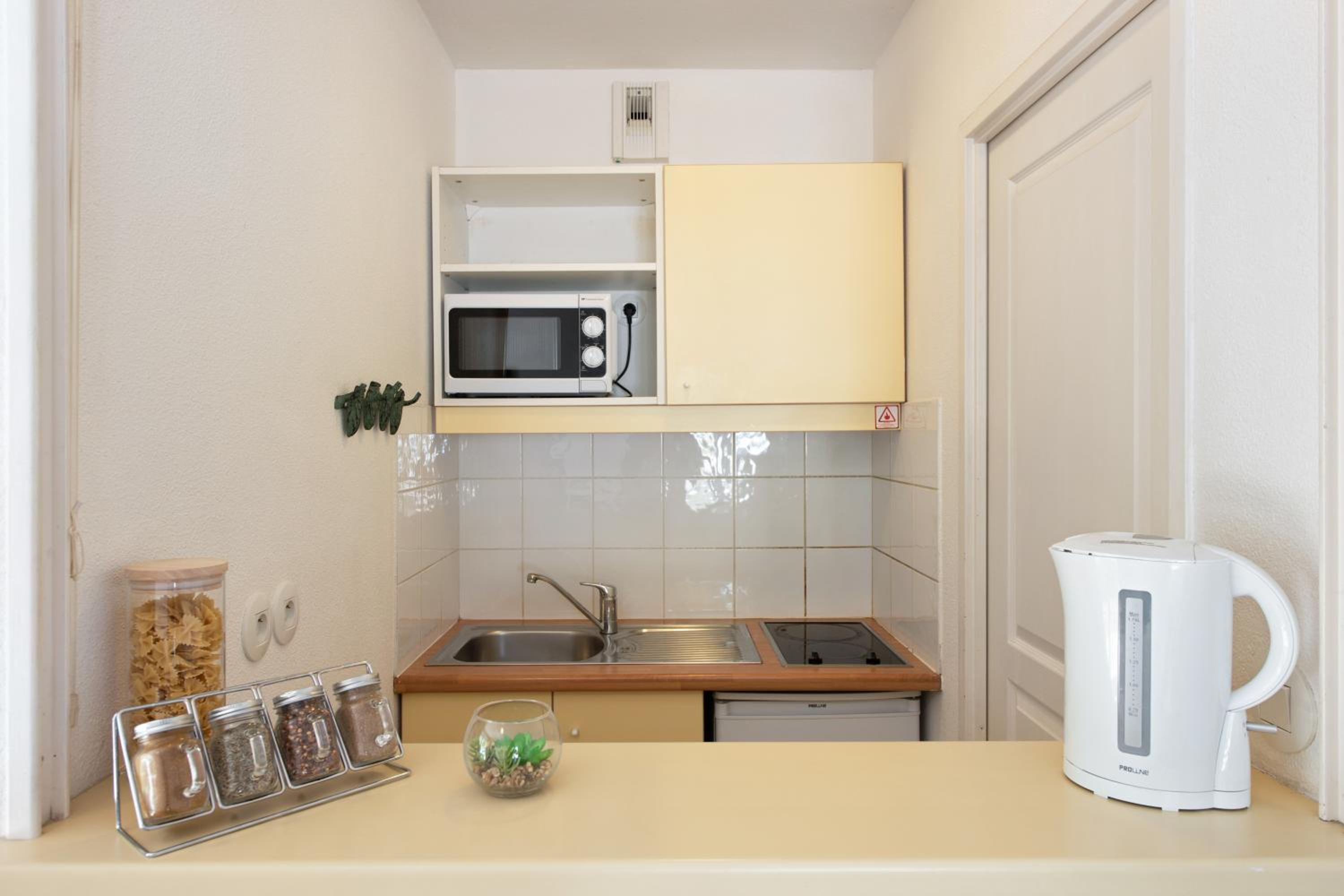 One Bedroom Apartment - Photo 7