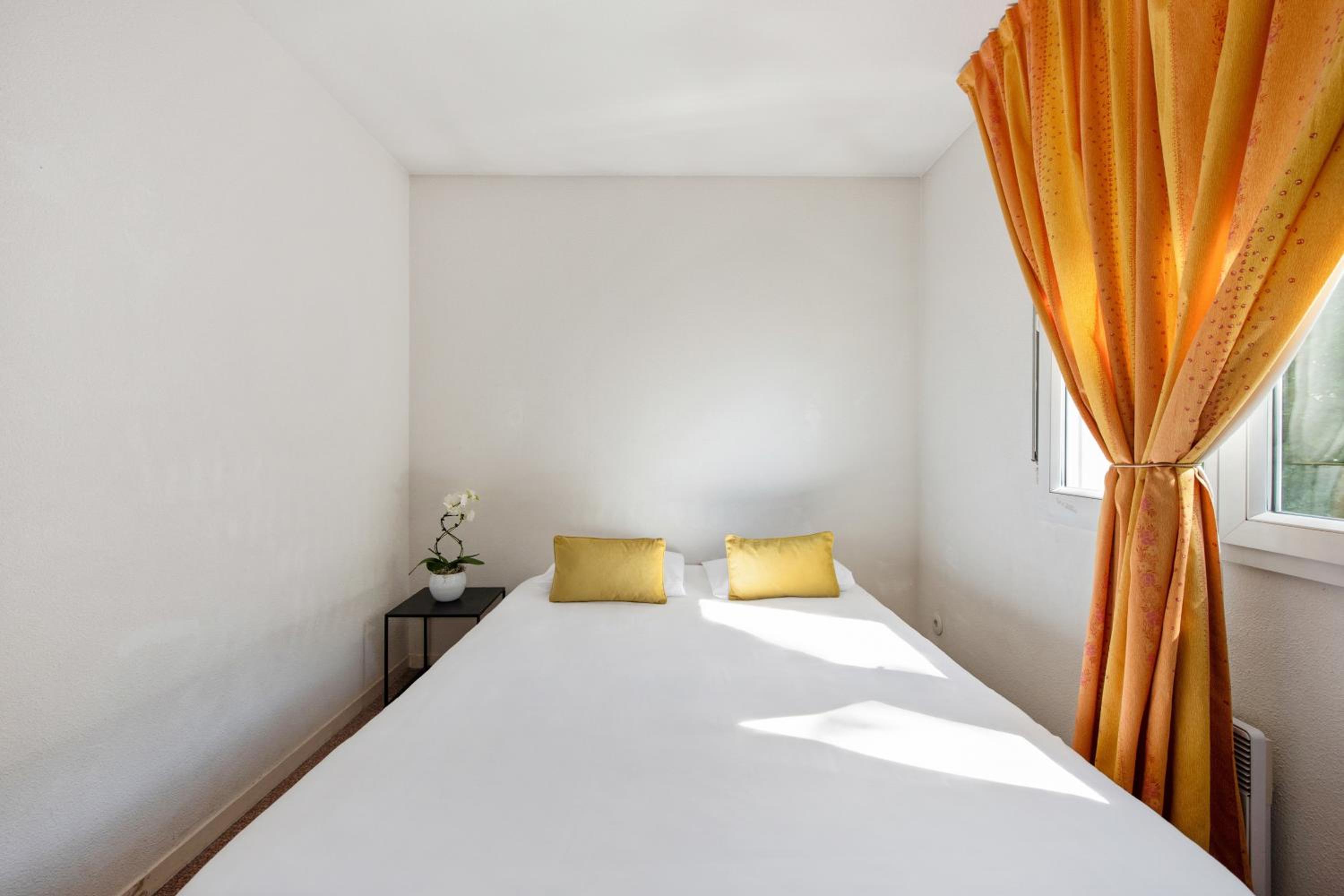 One Bedroom Apartment - Photo 1