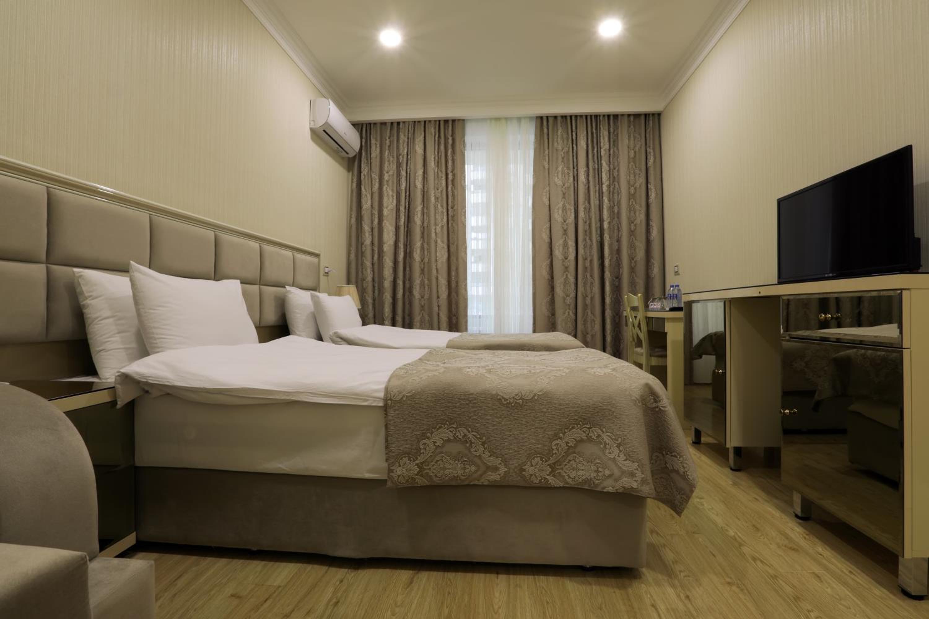 Large Twin Room photo 2