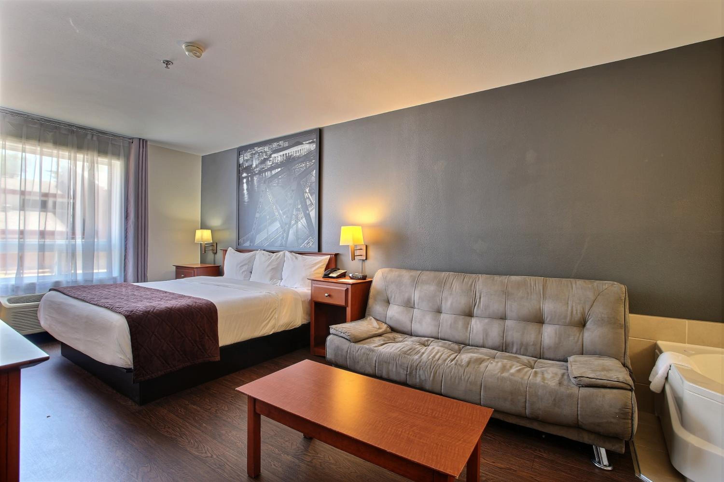 King Suite with Spa Bath- Non-Smoking - Photo 2
