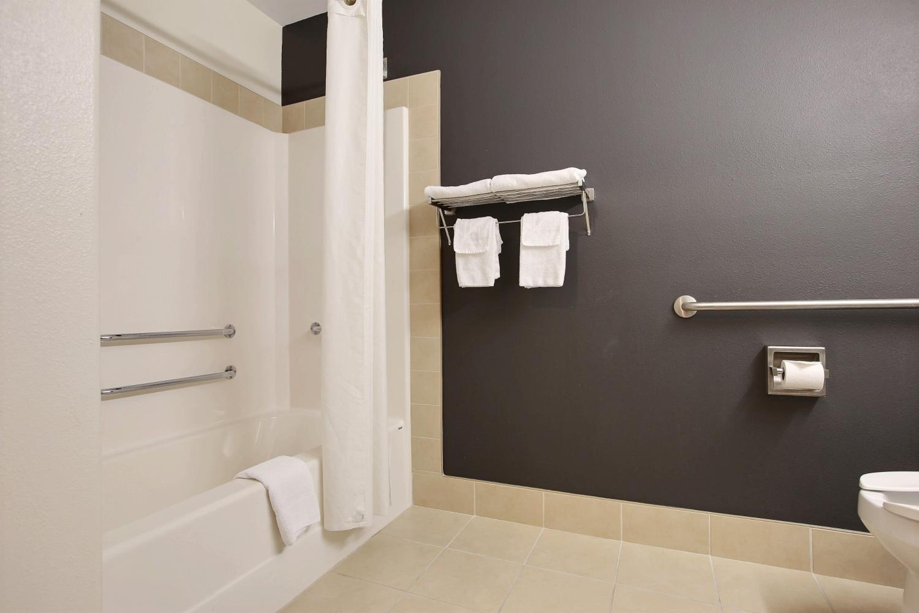 Queen Room - Disability Access - Non-Smoking - Photo 4