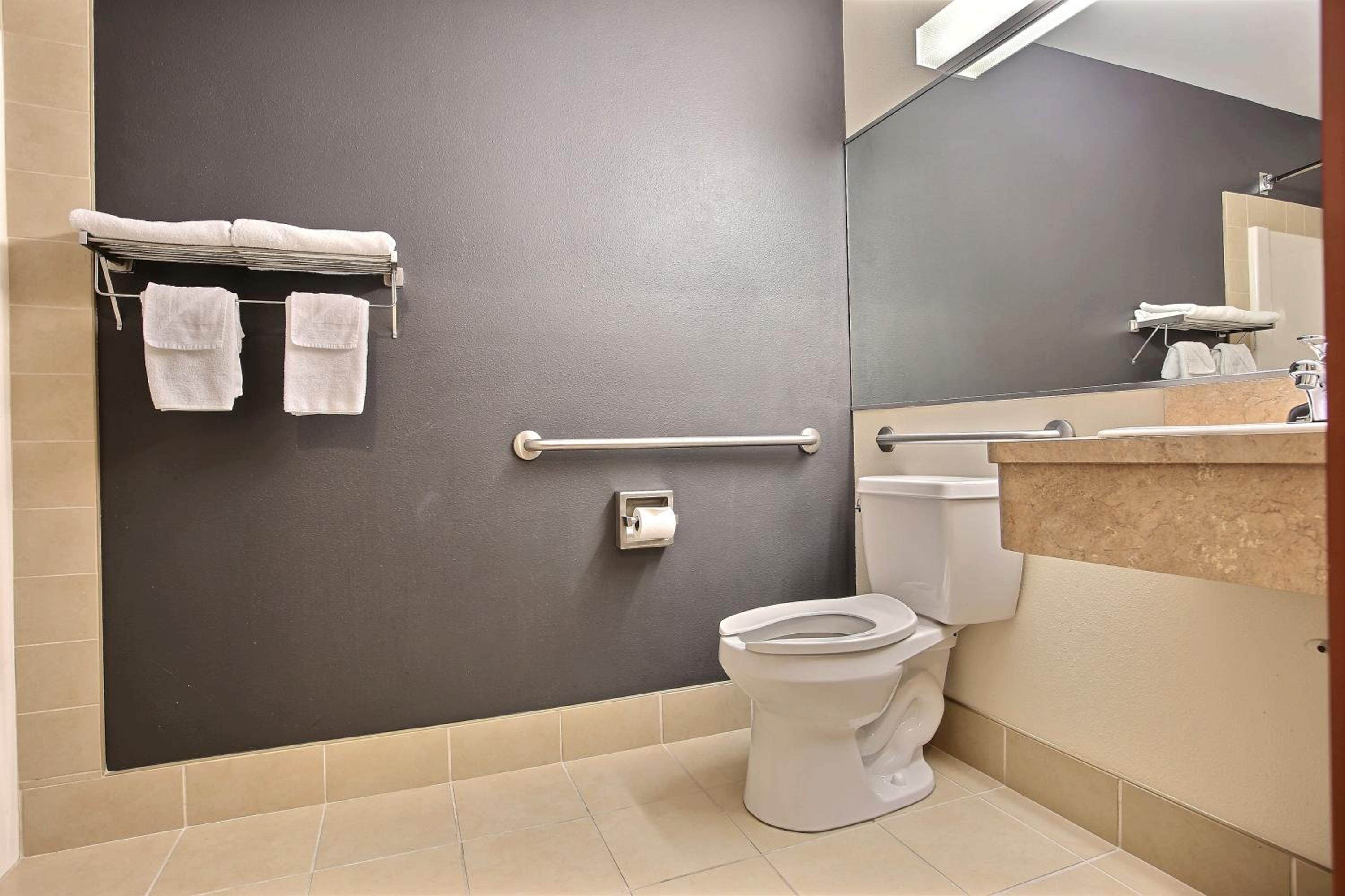 Queen Room - Disability Access - Non-Smoking - Photo 3