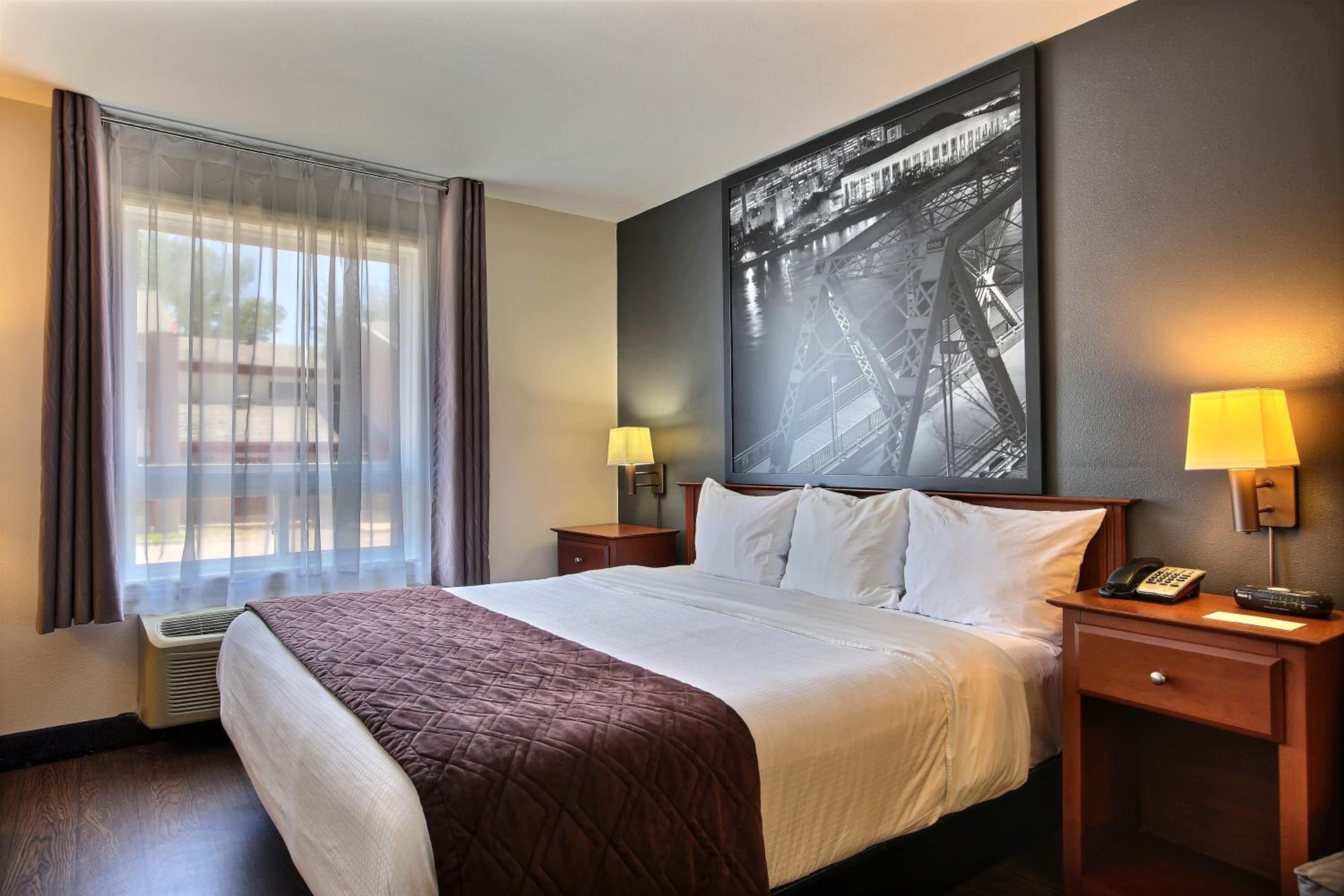 King Suite with Spa Bath- Non-Smoking - Photo 1
