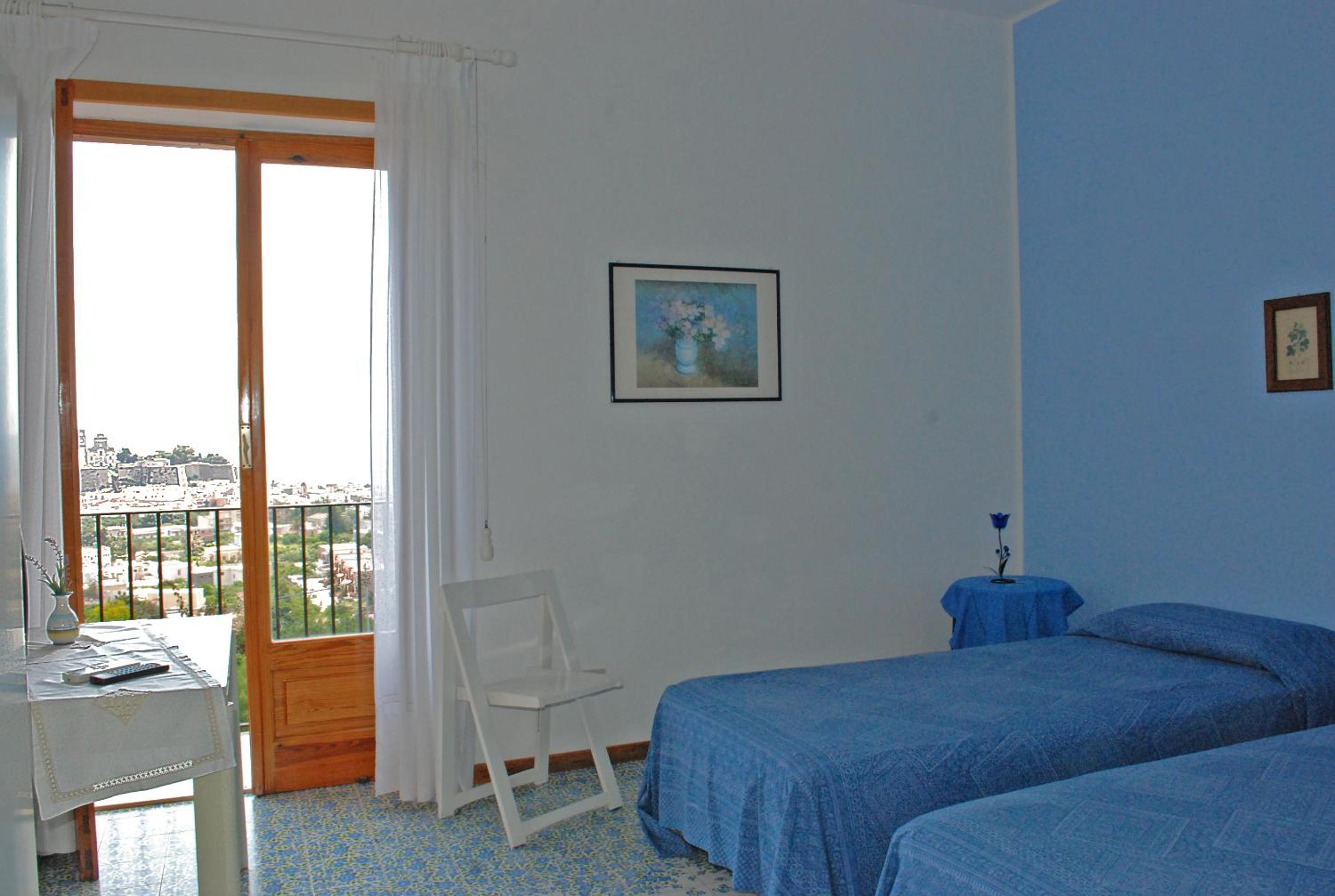 Large One-Bedroom Apartment - Photo 6