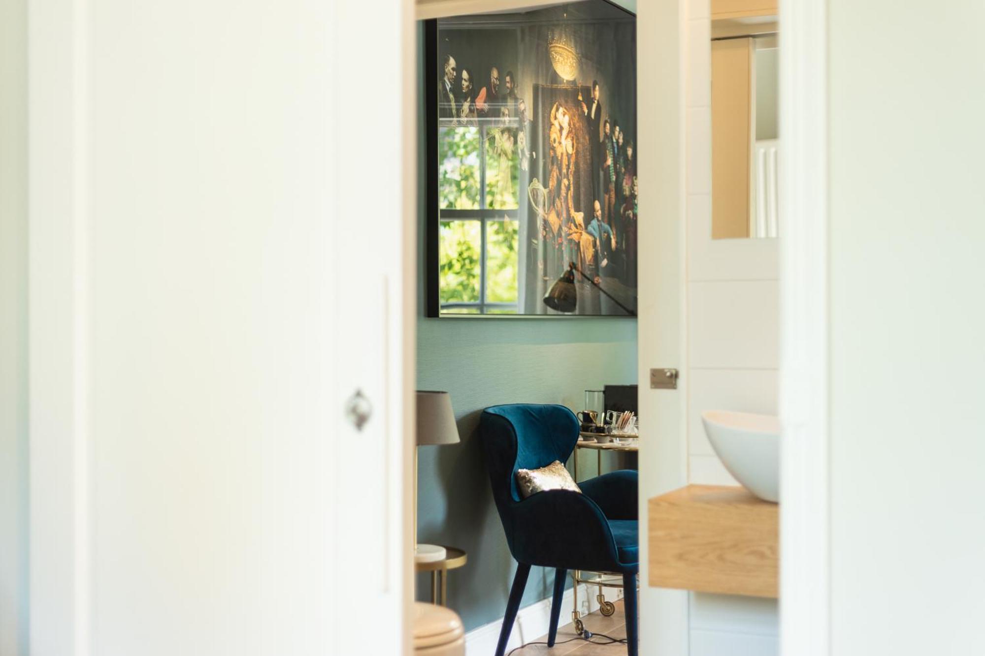 Superior King Suite With Canal View photo 3