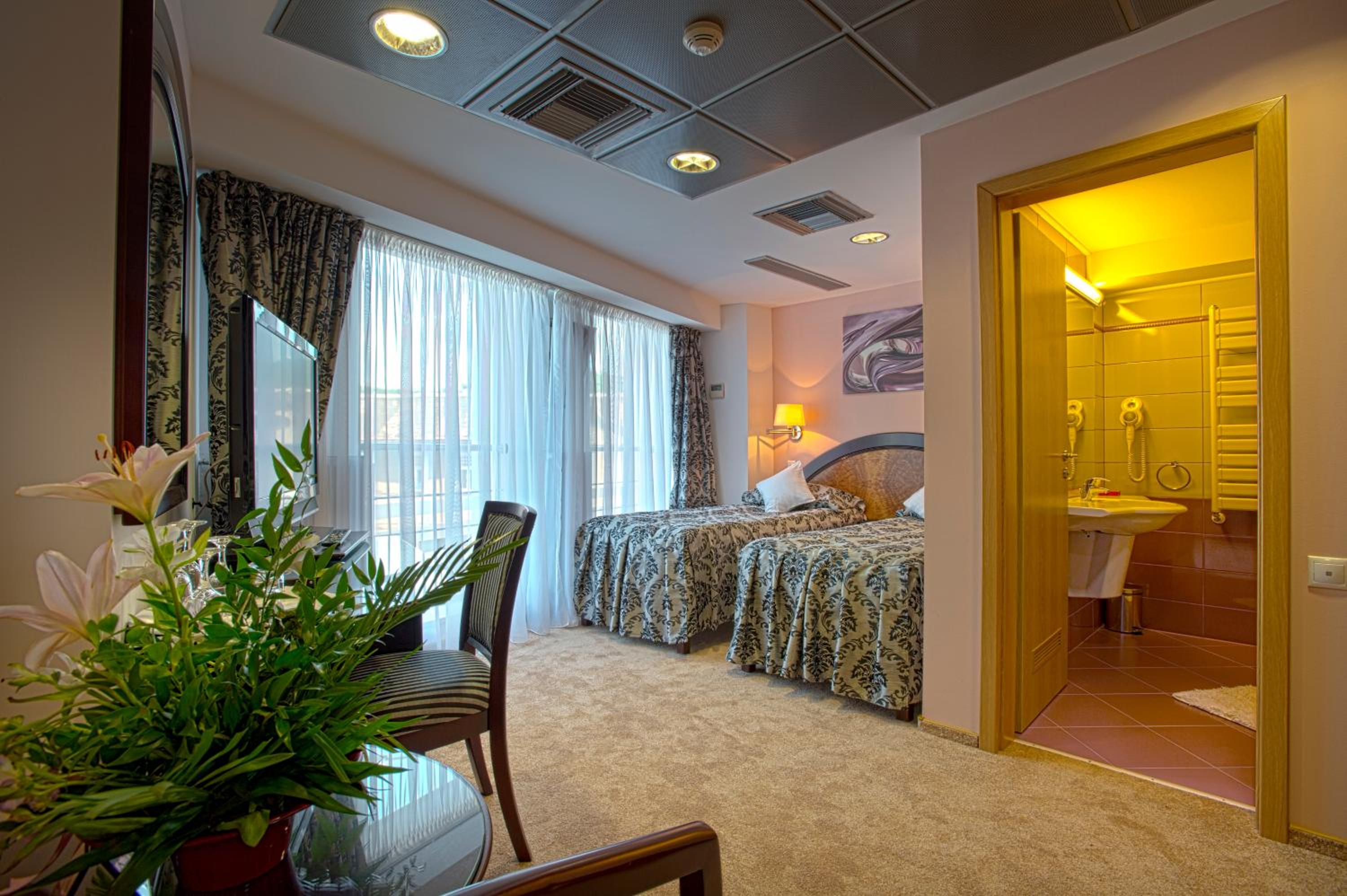 Deluxe Twin Room - 4 stars - Photo 1